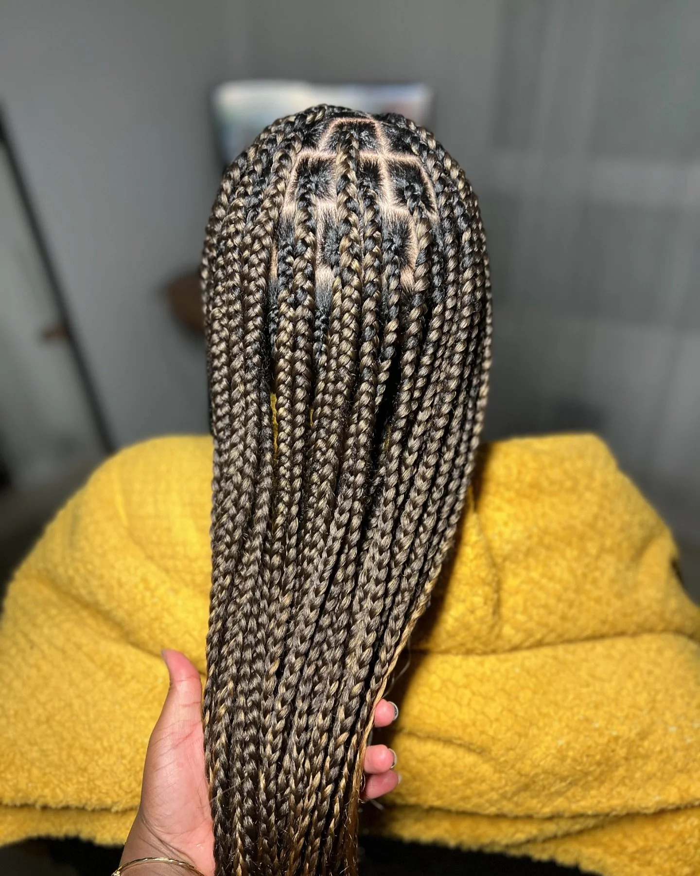🌸 M&Eacute;DIUM Knotless Braid en longues
🌸 4 paquets de m&egrave;ches pr&eacute; tir&eacute;es 
🌸 prix : 95&euro;

&mdash;&mdash;&mdash;&mdash;&mdash;&mdash;&mdash;&mdash;&mdash;&mdash;&mdash;&mdash;&mdash;&mdash;&mdash;
#formationenligne💻 #form