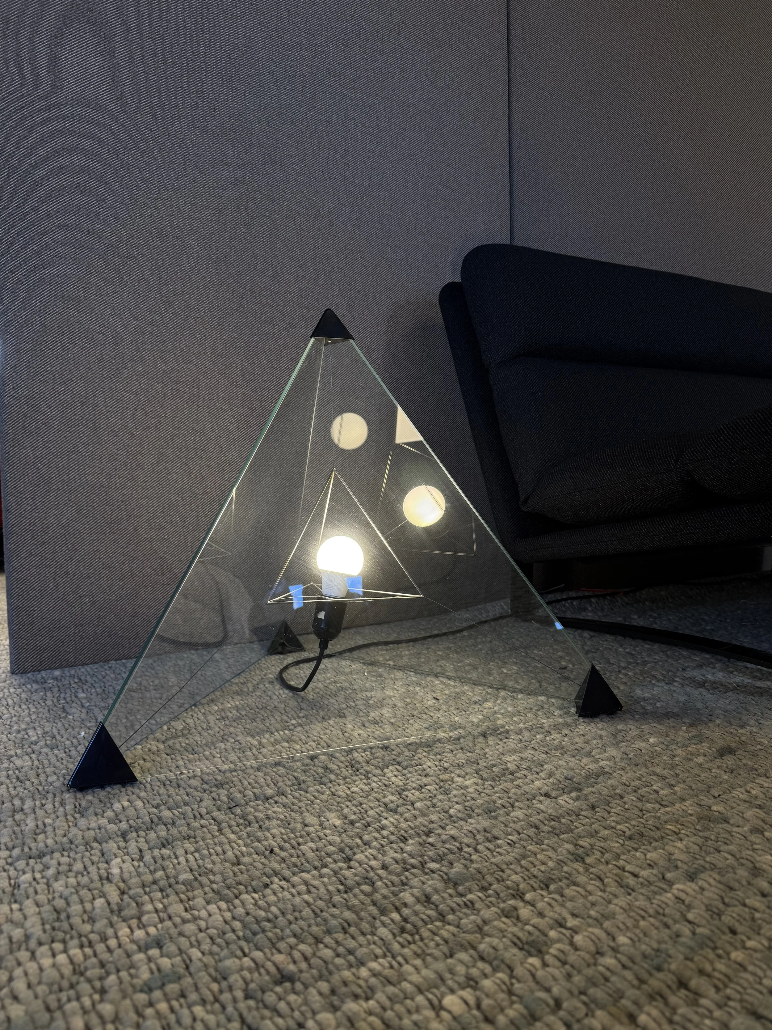Tetrahedron Lamp