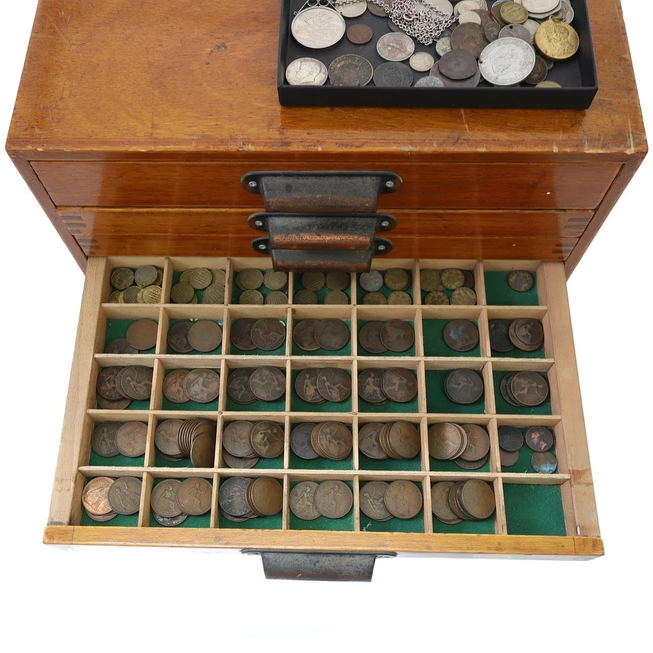 Inherited collections, coin albums, loose coins, medals and selected numismatic items.