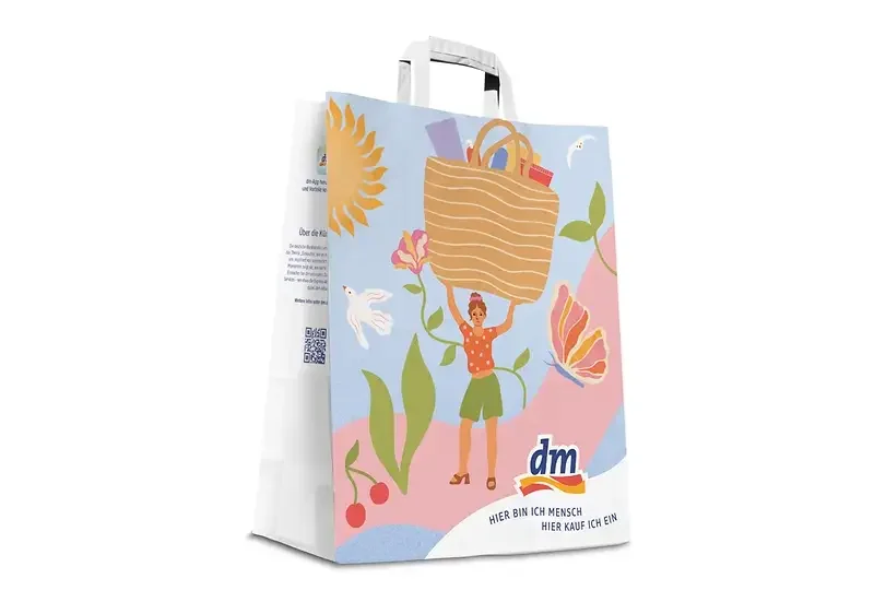 schaufenstergestaltung-bilder-slider-bild-1-papiertasche.webp