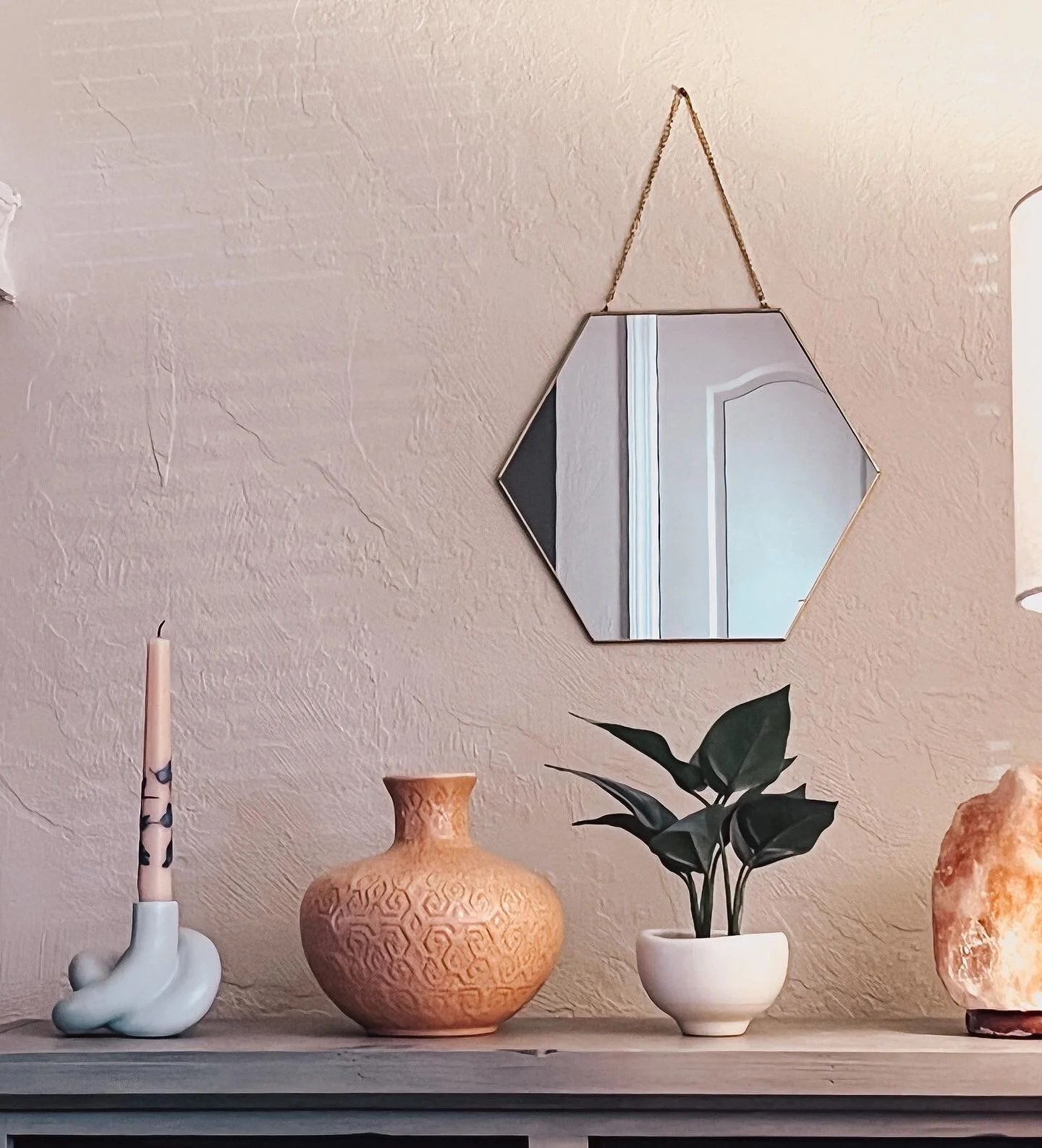 Happy home, happy mind! Energetically, now is a great time to start spring cleaning! Sure, it just snowed yesterday, but it's March and we are fully moving into our spring ACTIVATION energy!!! 🌿 🥰

💞 Keeping a clean and kept home is so important f