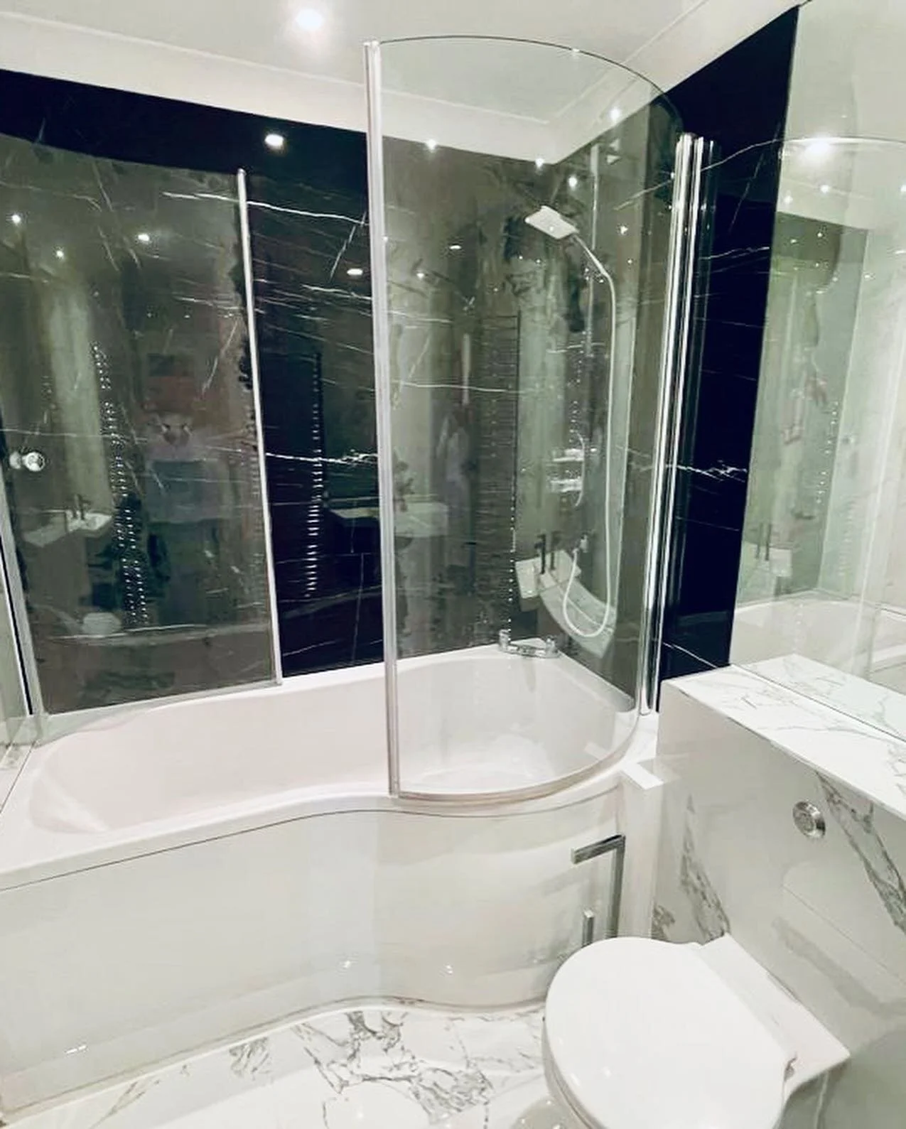 Bathroom finished! 

#londonbuilders #london #construction #londonconstruction #builders #houseextension #architecture #ukbuilders #renovation #painting #roofing #londonarchitecture #loftconversion #carpentry #interiordesign #brick #bathroomremodel #