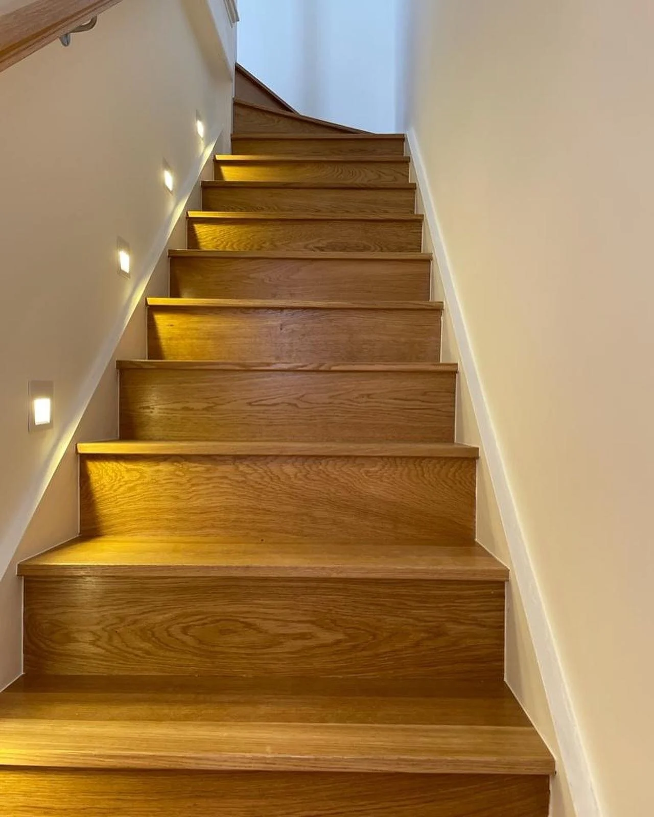 Stairs post renovation!

#londonbuilders #london #construction #londonconstruction #builders #houseextension #architecture #ukbuilders #renovation #painting #roofing #londonarchitecture #loftconversion #carpentry #interiordesign #brick #bathroomremod