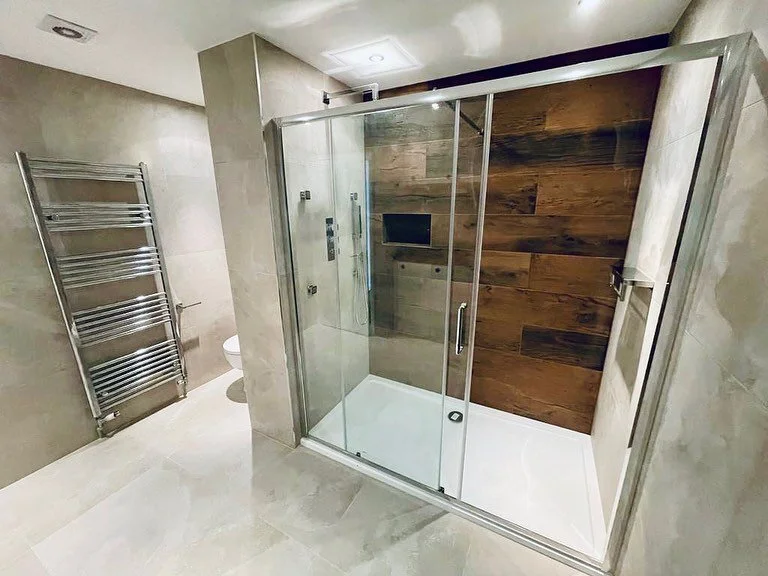 Our client was quite happy with the transformation to his bathroom. What do you think? :)

#londonbuilders #london #construction #londonconstruction #builders #houseextension #architecture #ukbuilders #renovation #painting #roofing #londonarchitectur