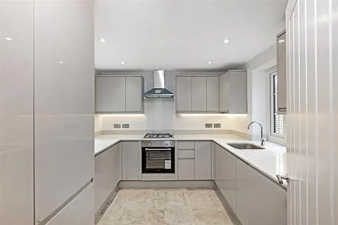 #buildlondon #construction #london #renovation #homerenovation #build #carpentry #londonconstruction #extension #londondeck #refurbishment #kitchen #bathroom #landscapedesigner #skilled #conversion #instagram #refurbuk #bathroom