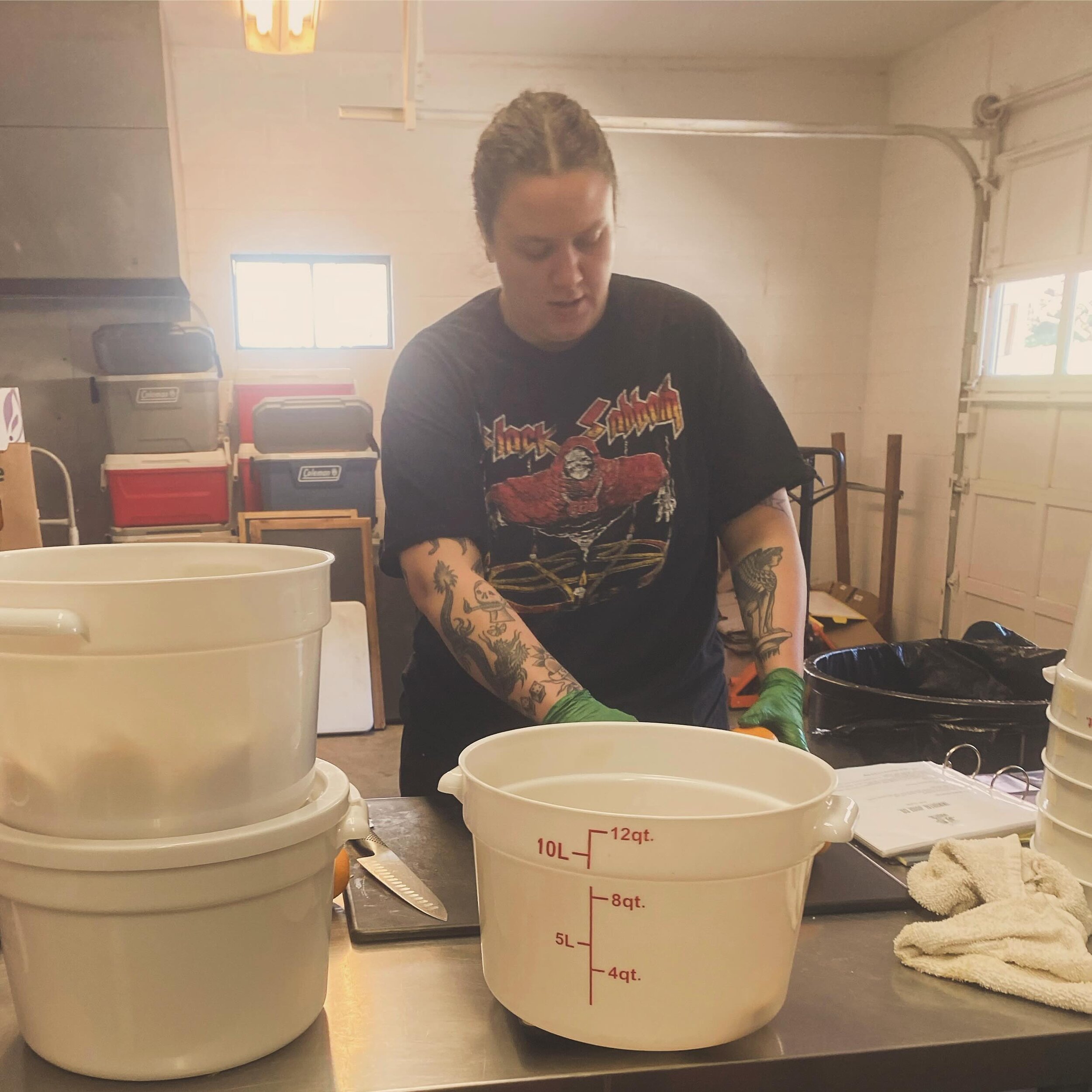 @aliraefoods snapped this pic of me doin some juice prep today. Anyone unfamiliar with cold pressed juicing might not know the extent of the labor that goes into each bottle! We&rsquo;re so happy to be able to serve this community with healthy, organ