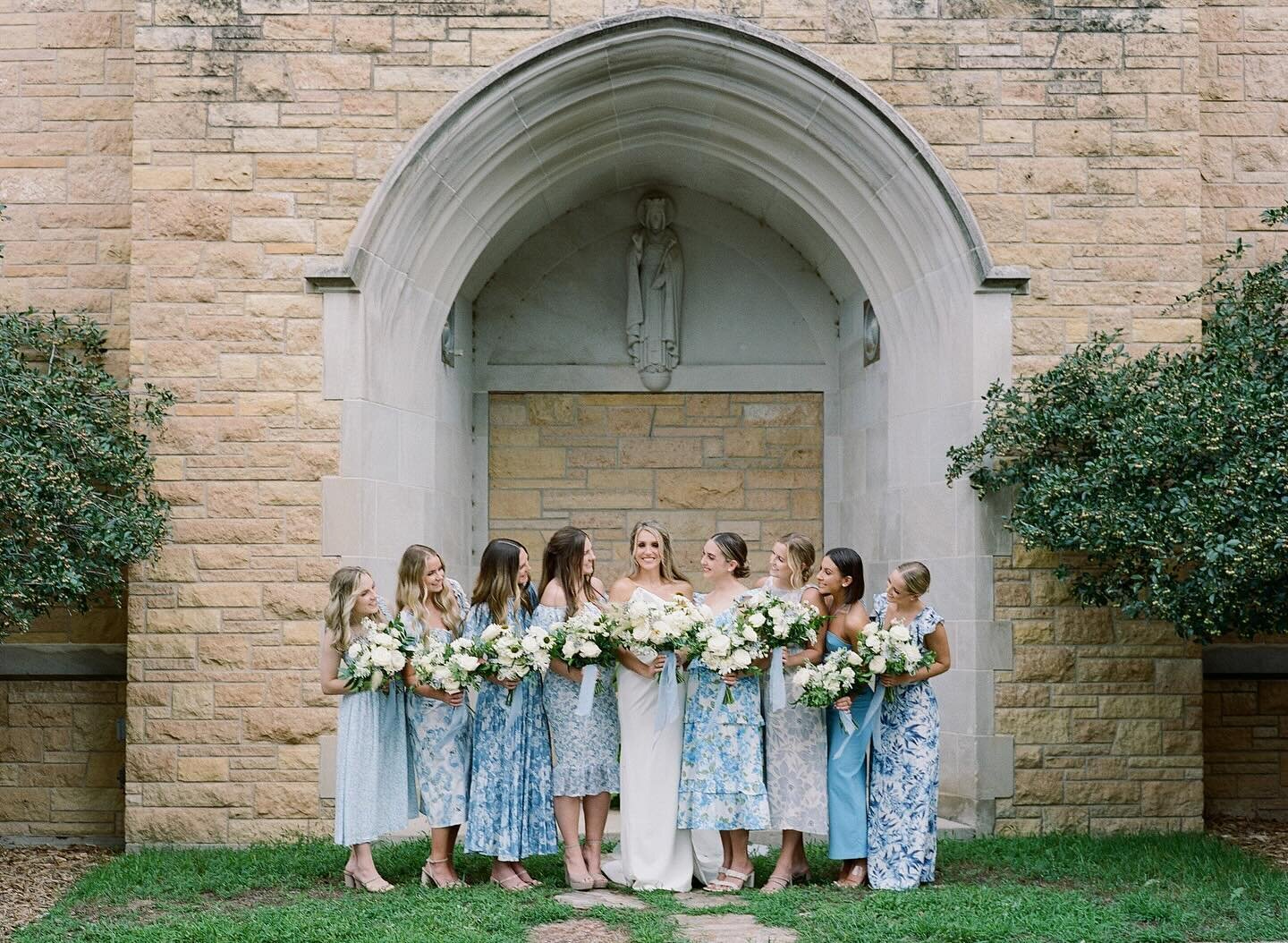 Truly just NOT over this wedding yet or these bridesmaid dresses ☺️⛲️🪴🦋

@shastabell_photographie @honeyhill_weddings @madiokeley