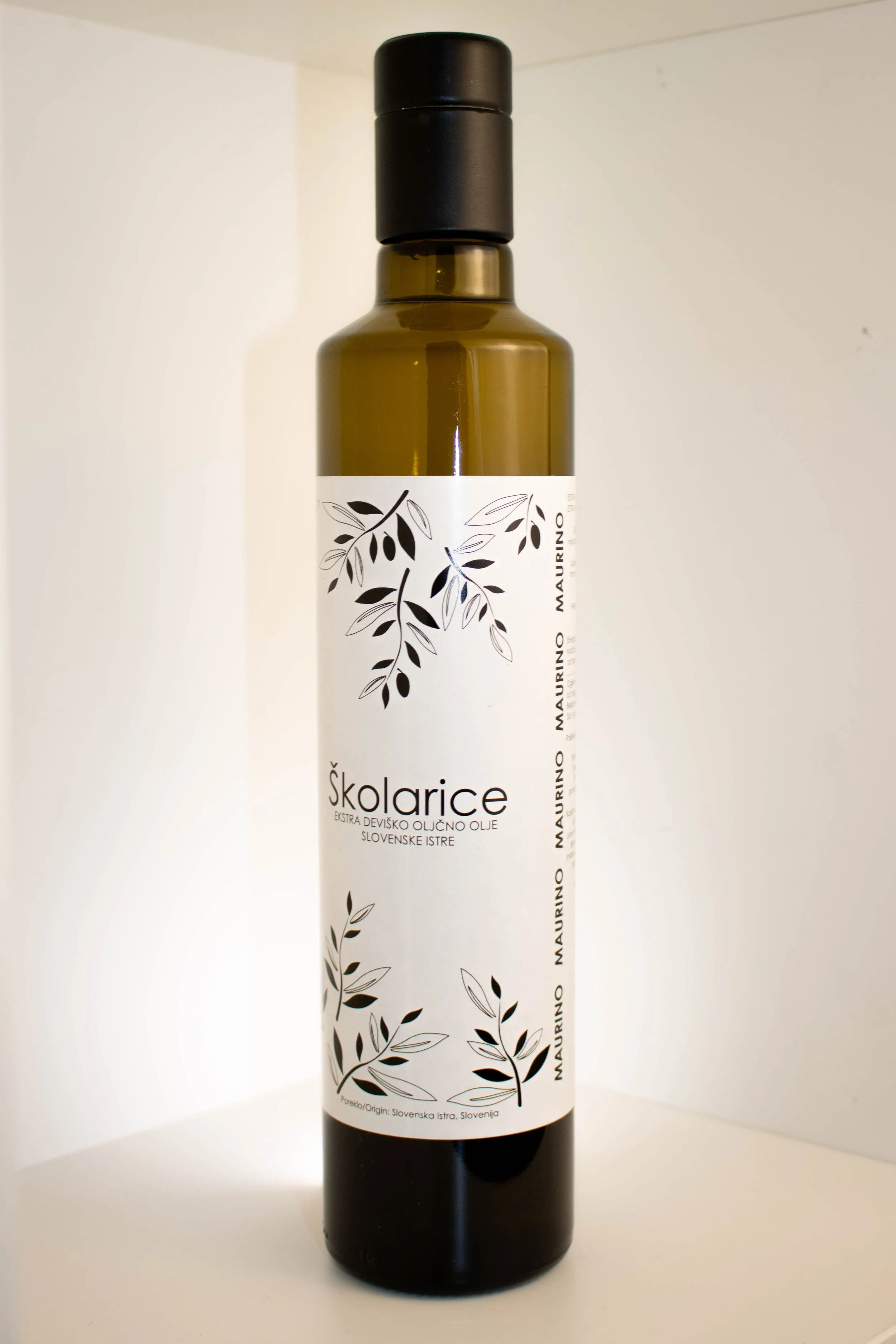 Ekstra deviško oljčno olje Školarice MAURINO 0,5 L