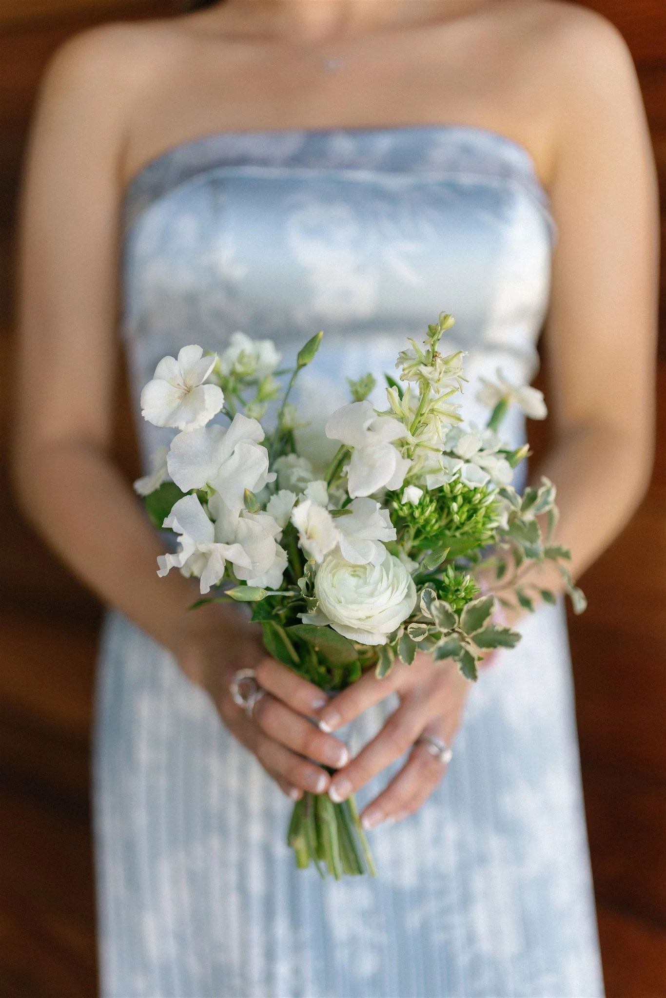 Spring garden inspired white, green and textural flowers  //  A & Z