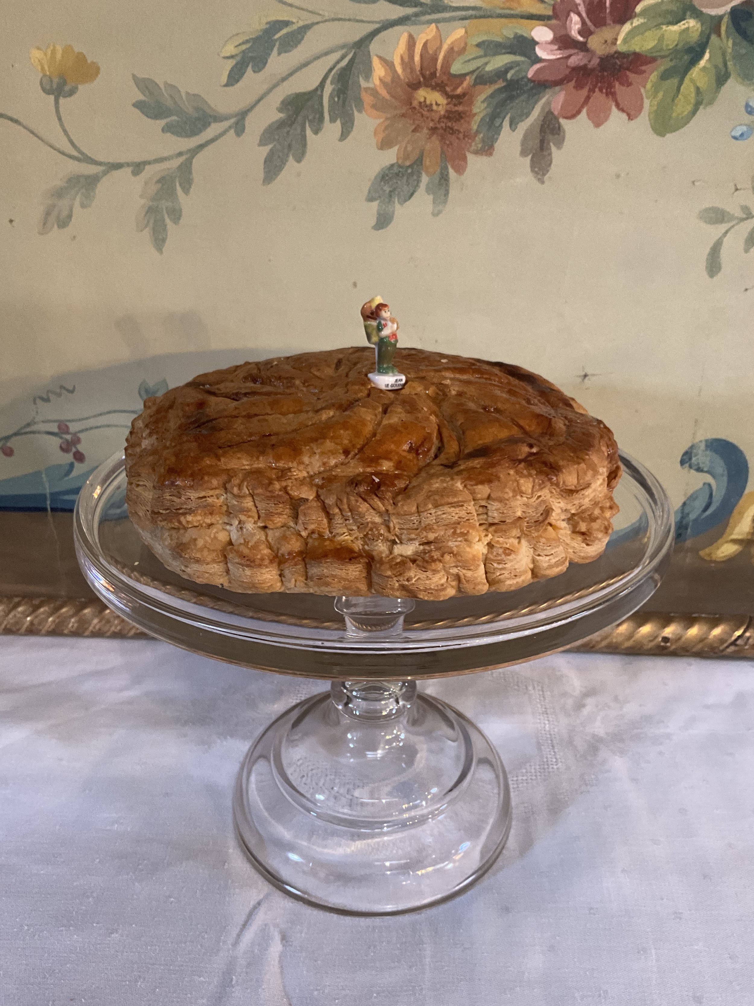 Lucullus Antiques American Antique 19th Century Glass Cake Stand