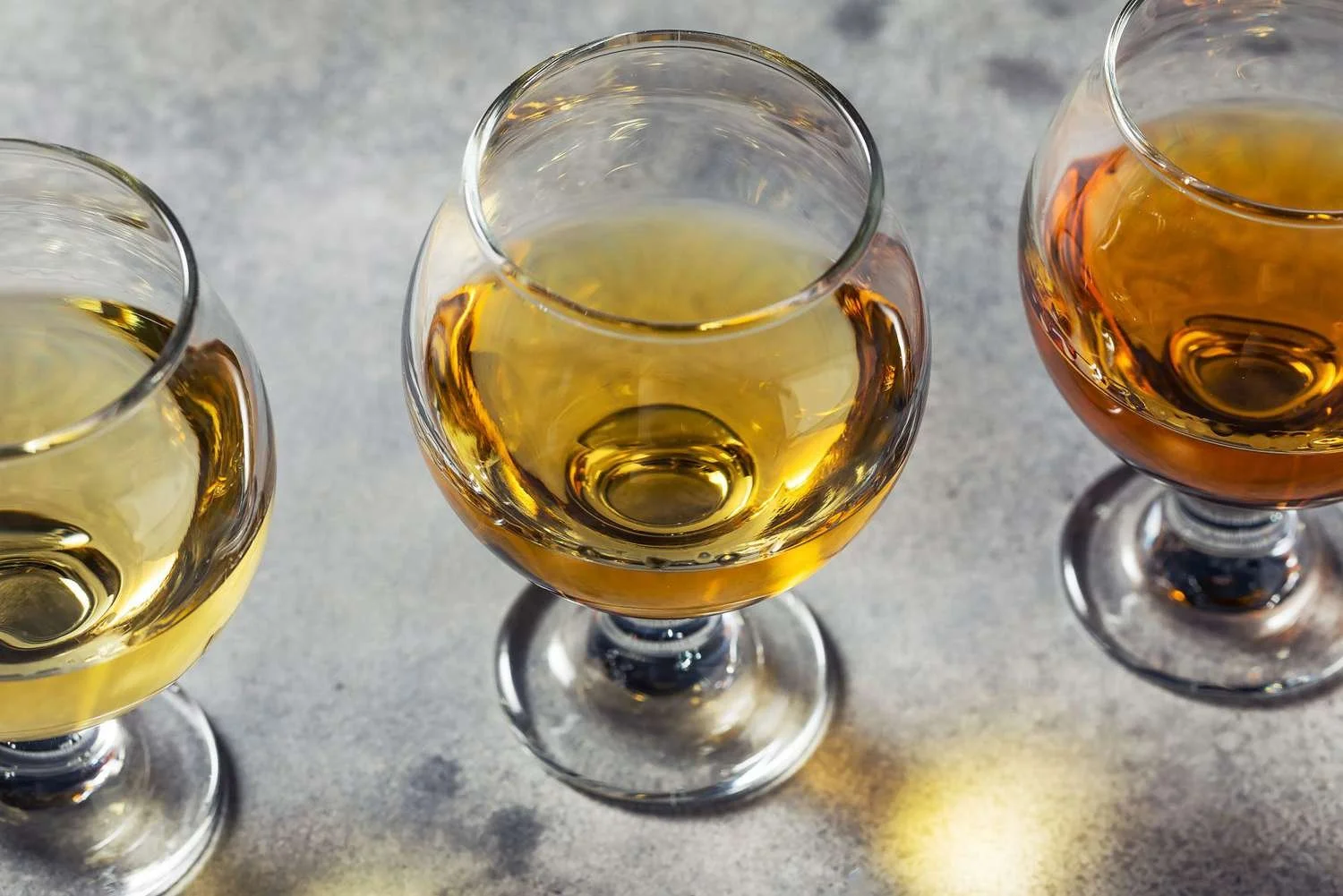 How-To-Properly-Taste-Whiskey-FT-1-BLOG0922-2000-9d800bf7d6084baa98ad65aa801856af.jpg