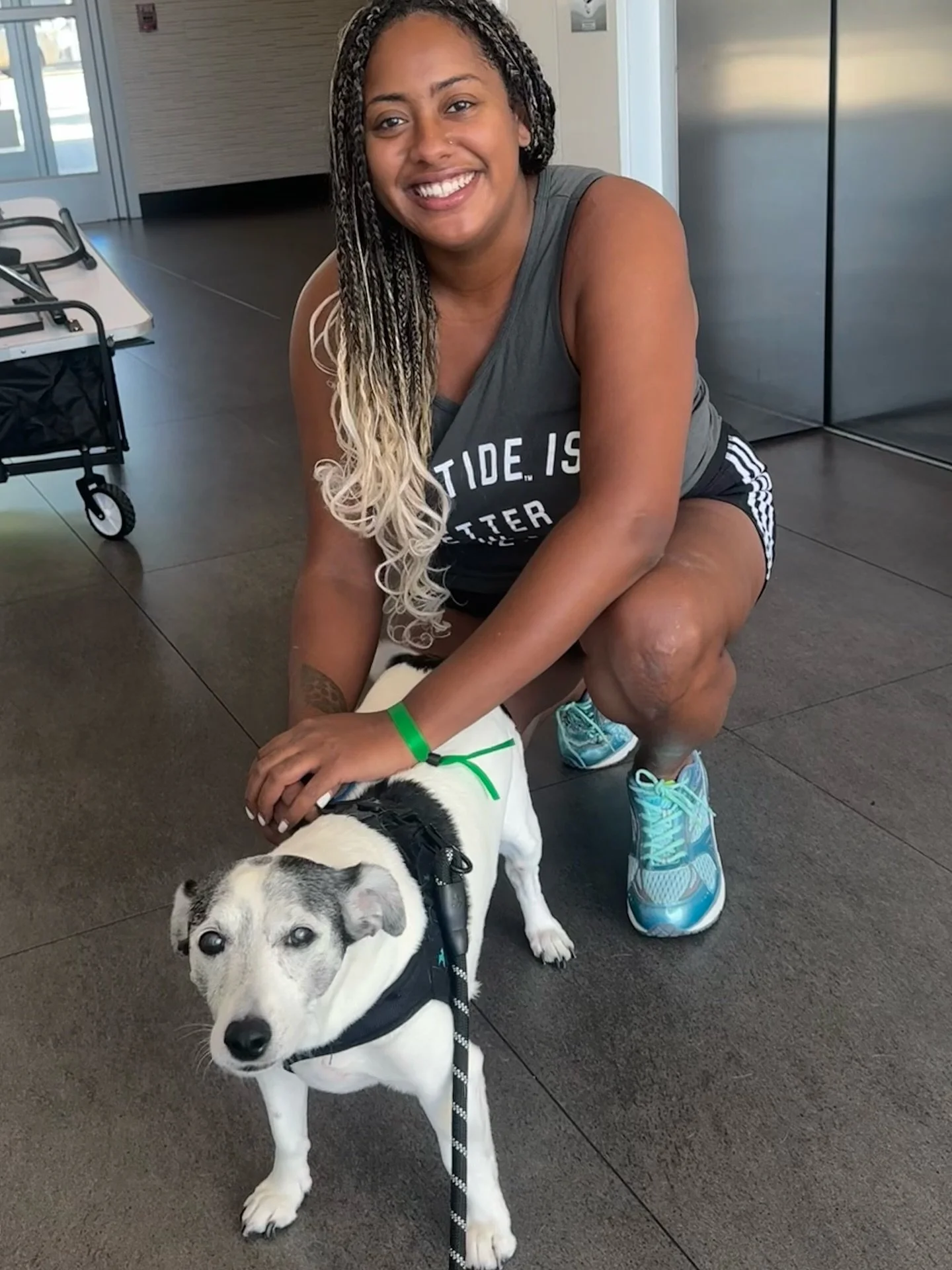 Goodbye to my sweet Lucy girl 💕 After a year of nail trims and grindings, she&rsquo;s heading down south! 🐾
If your pup&rsquo;s nails need some TLC too, book your trim &amp; grind today &mdash; keeping them comfy and happy like Lucy! 💅🐶