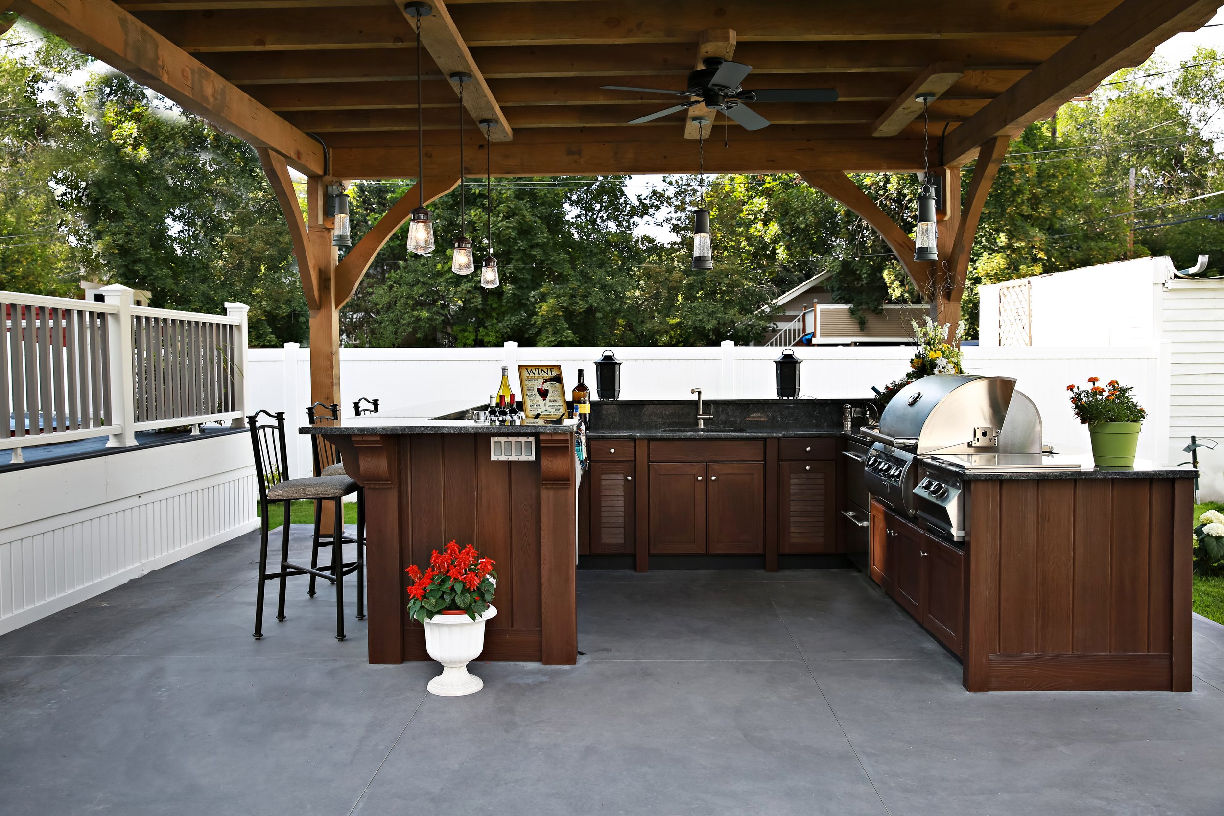 louver-walnut-naturekast-outdoor-kitchen-raised-bar-side-NatureKast.jpg
