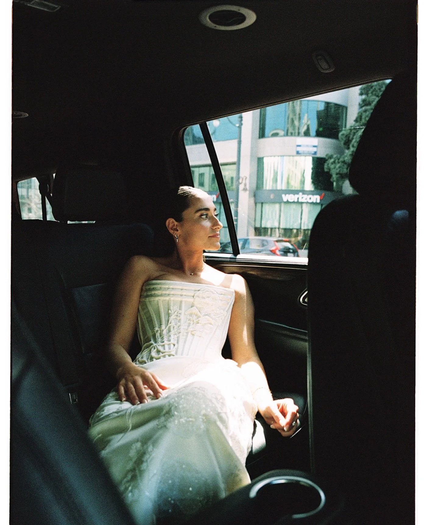 Quite moments&hellip;

#SanFranciscoWedding #ModernRomance #BayAreaBride #GlassHouseFlora #SFWeddingFlorist 

Photographer | @catcoppenrathphoto 
Florist | @glasshouse.flora 
Planer | @aboutjoyevents 
Bride | @catmccorm