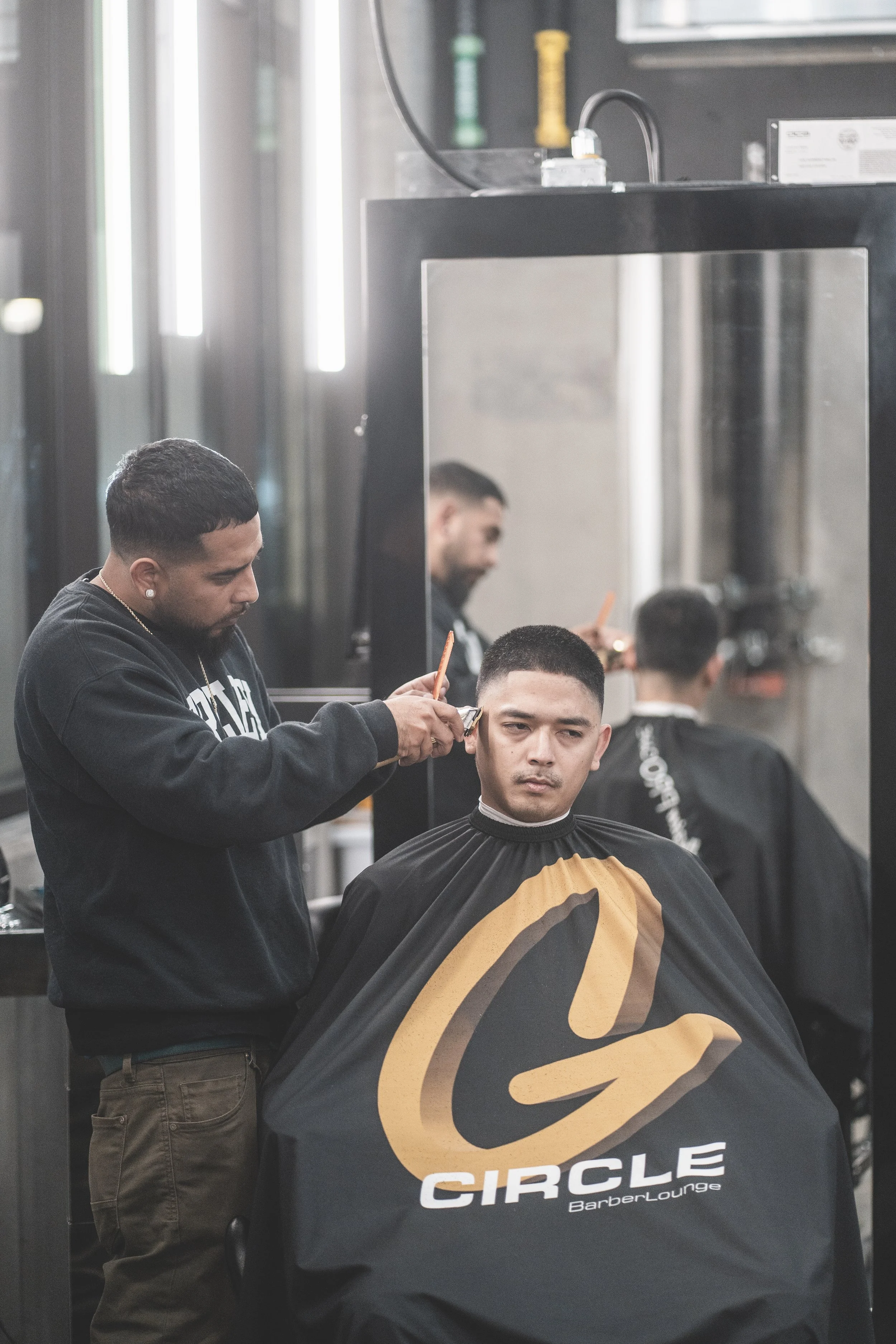 G. Circle Barber Lounge