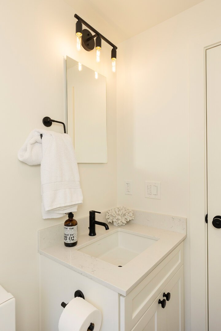 22+full+bath+1-1.jpg