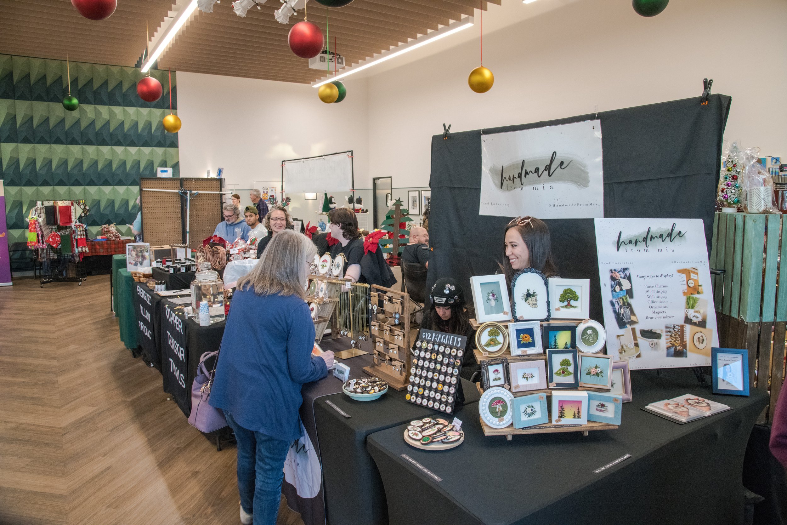 Yuletide Market 3.jpg