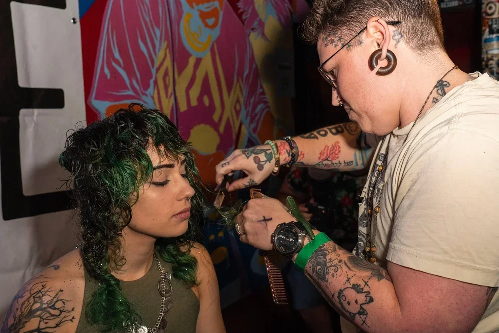 Jo Thomas Wilson teaching razor cutting and alternative haircutting techniques during a live education class at Beauty Junkie in Jacksonville, FL.