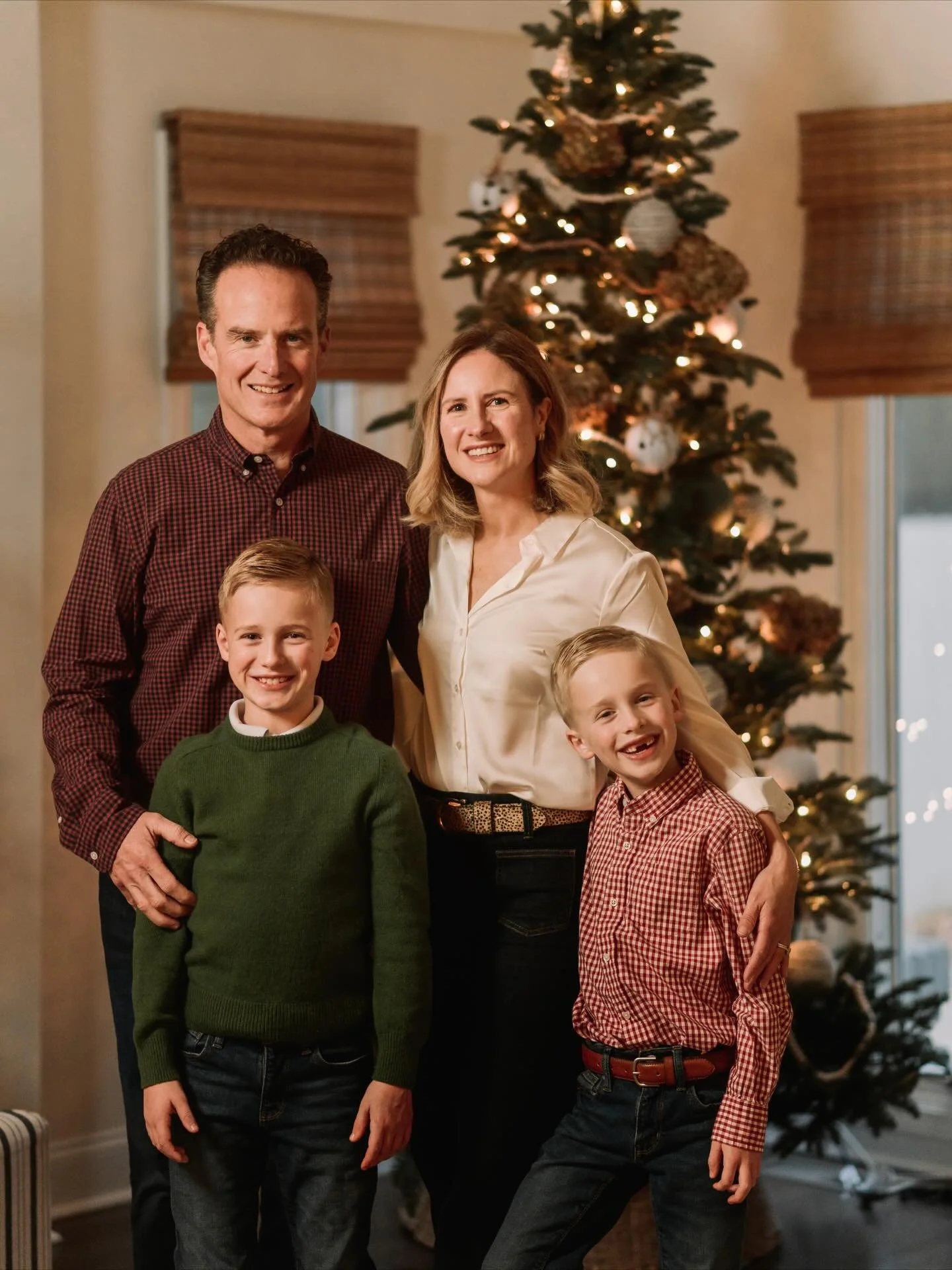 I love when clients invite me into their home to do family sessions, especially around the holidays! Can&rsquo;t believe it&rsquo;s my NINTH year in a row with this family.