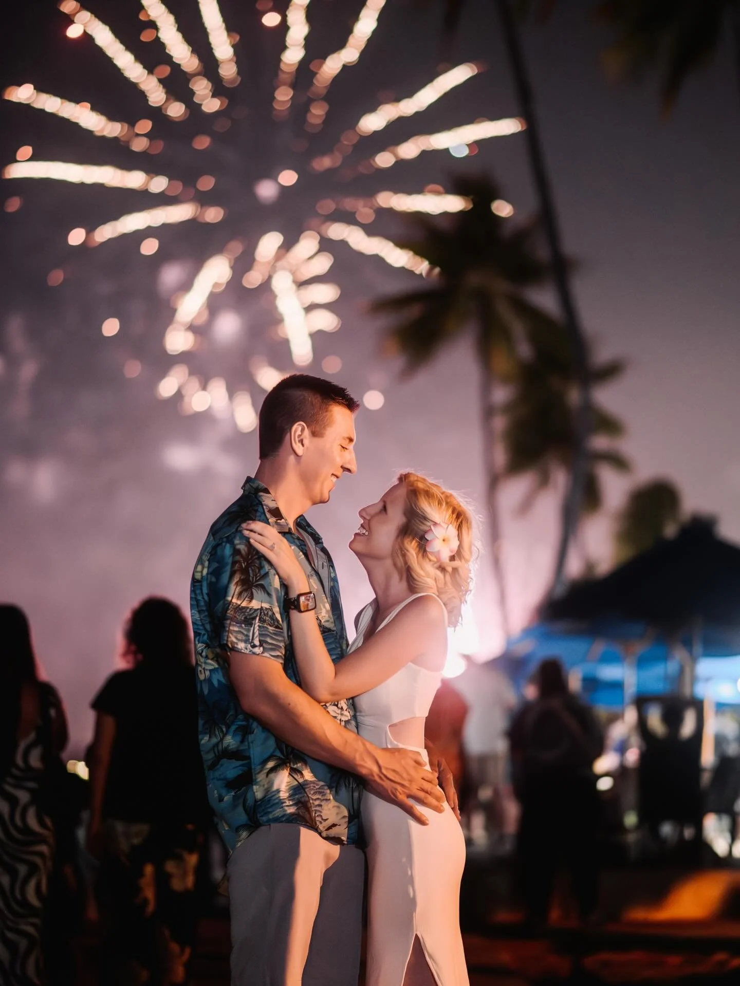 Book me for your wedding, maybe I&rsquo;ll randomly crash your honeymoon and do a free 5 min shoot while we&rsquo;re both on vacation in Hawaii🌴