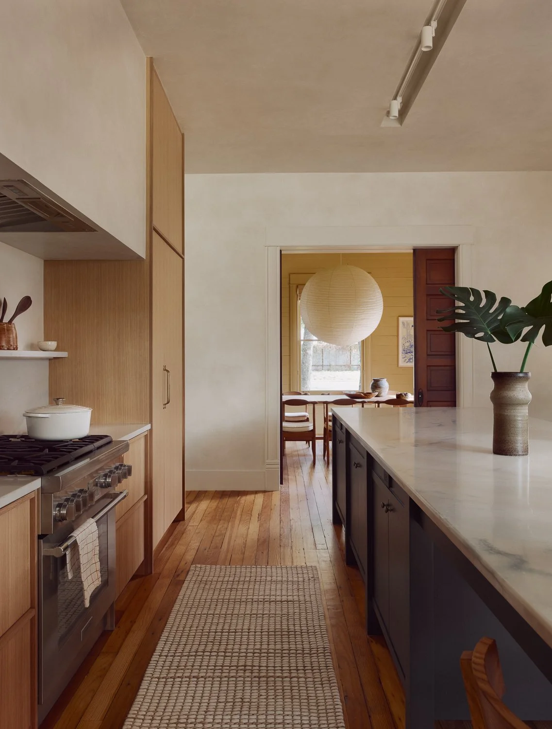 dining13914.track.jpg