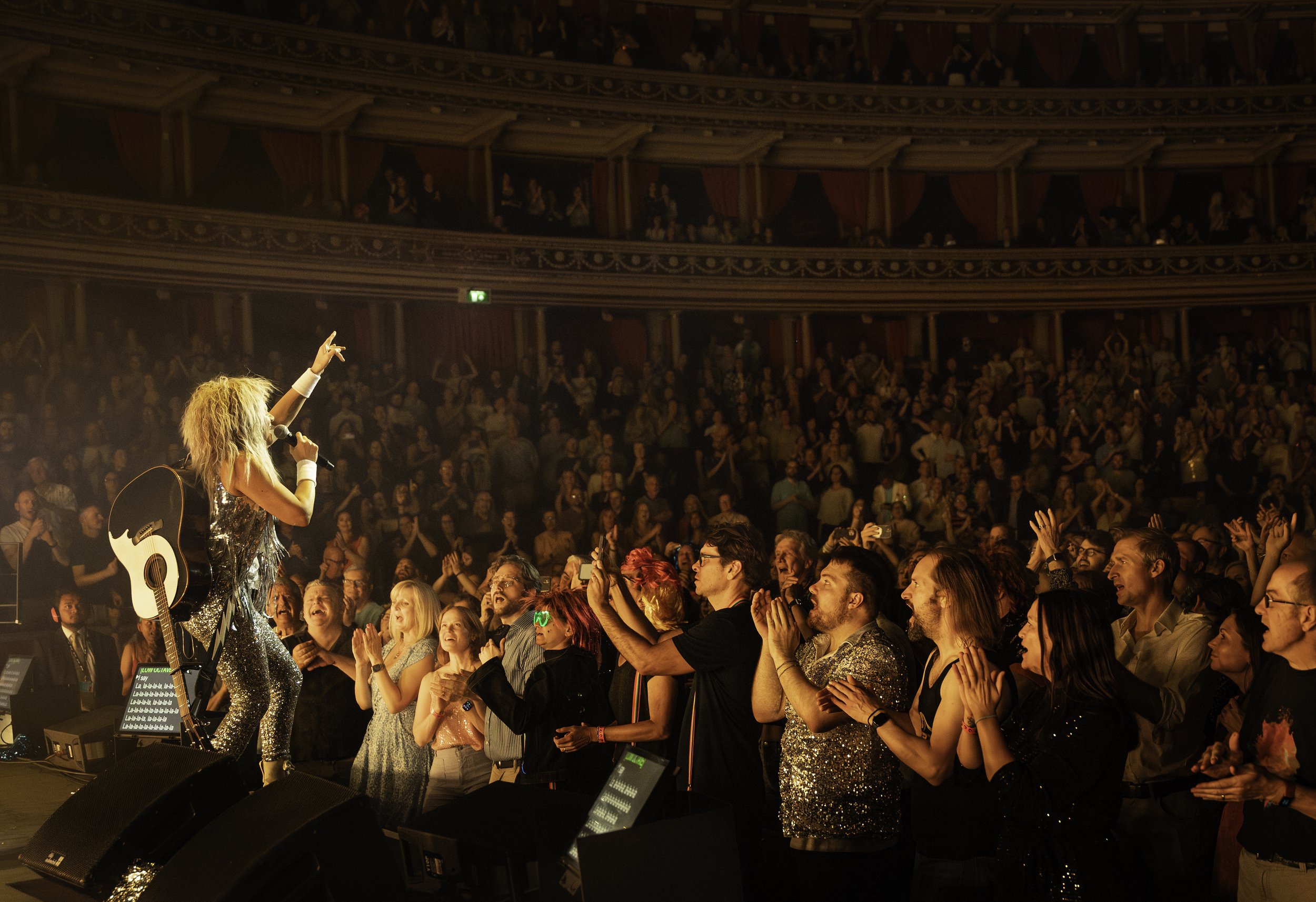OTHER SIDE OF THE WORLD: KT TUNSTALL HOSTED A PACKED ROYAL ALBERT HALL FOR HER 50TH BIRTHDAY. ONE MINUTE WAS BETTER THAN THE NEXT THE ENTIRE EVENING. SO MUCH LOVE FOR HER.
