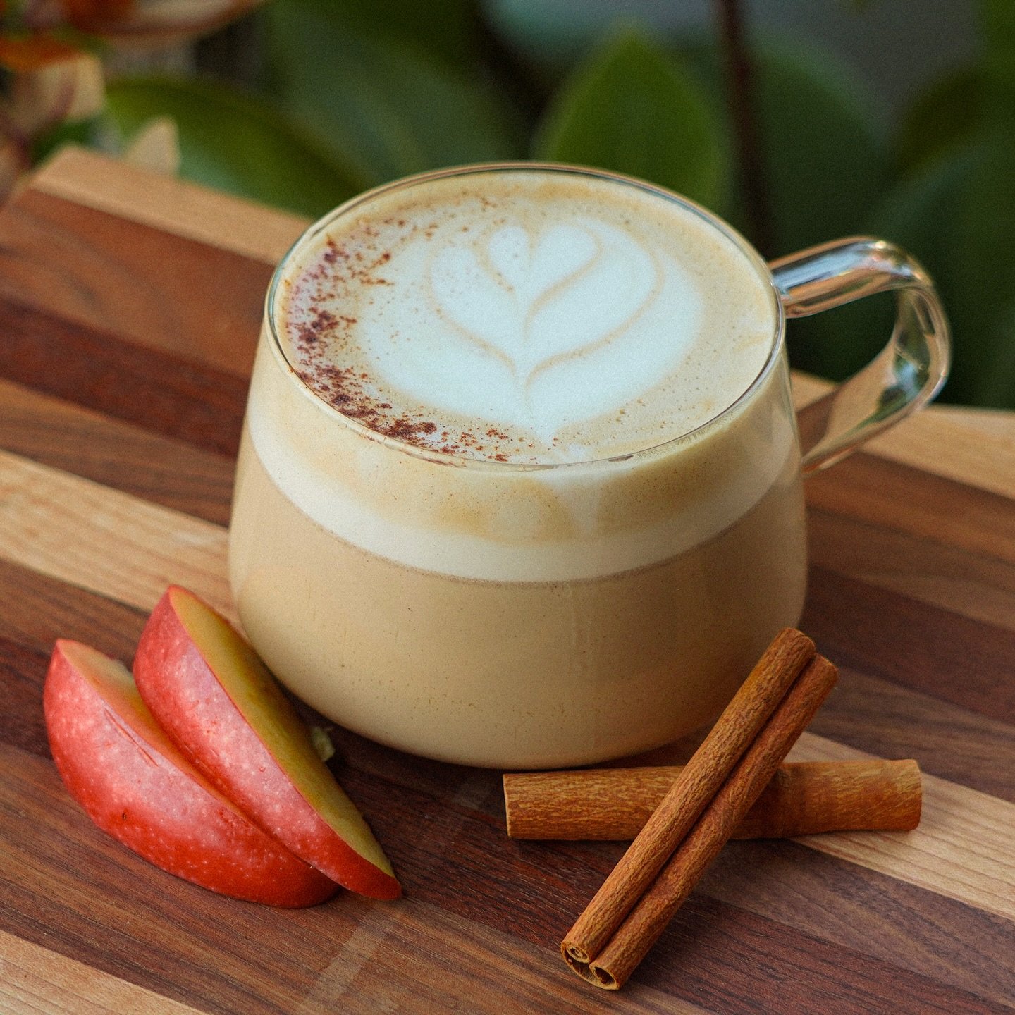 Year 4 of having the apple pie chai on the fall menu🍁
Apple cider, chai, cinnamon &amp; oat milk🍎
Taste like fall in a cup✨

Have you tried it yet?