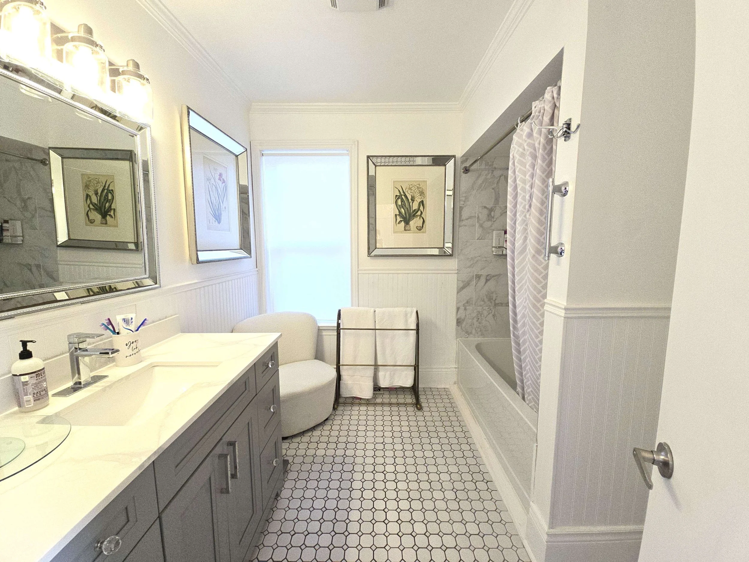 Upstairs full bathroom.jpg