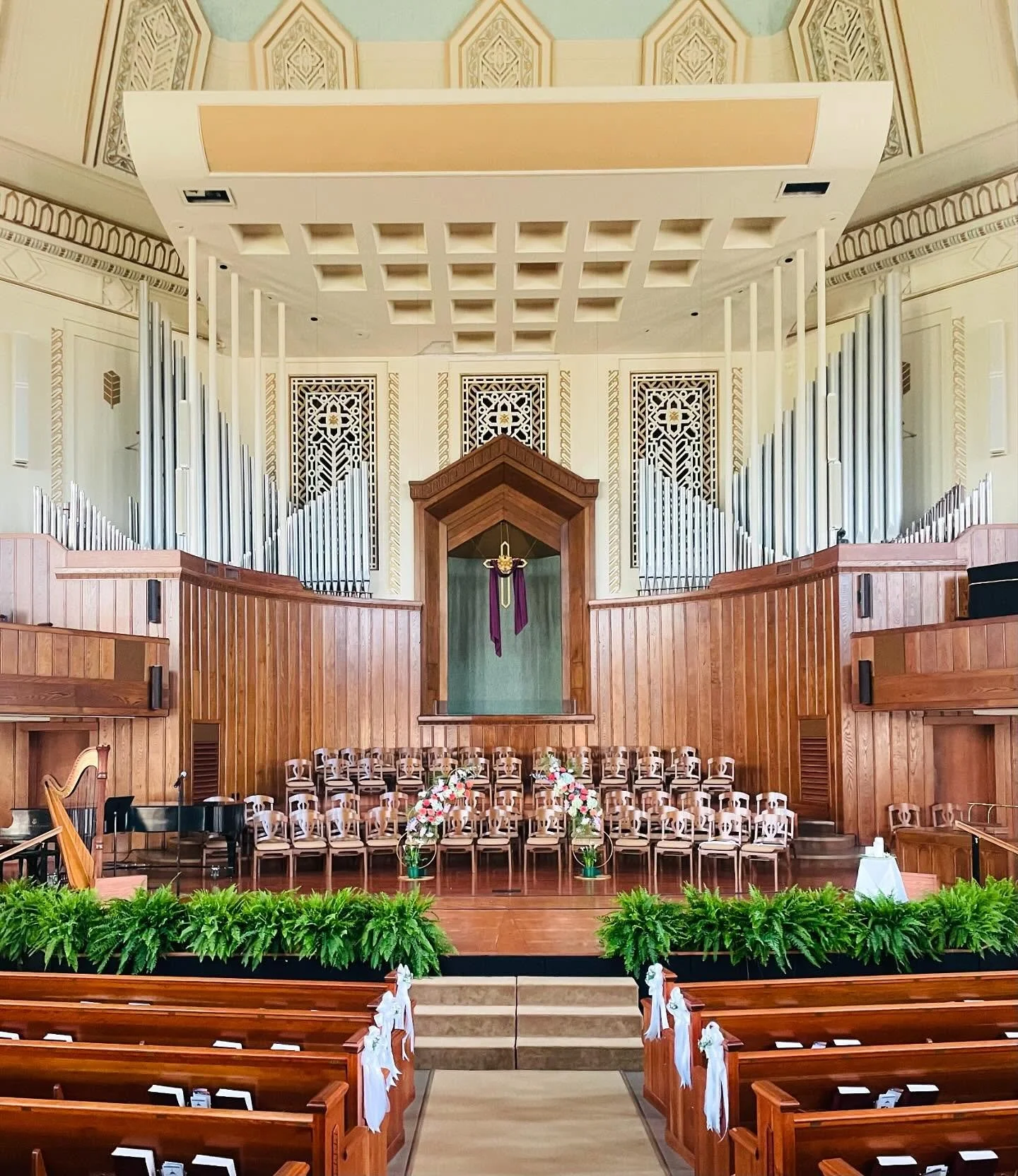 First wedding of 2025! Could not have asked for a more beautiful spring day in #asheville!

The grandeur of this space calls for the grandeur of music on this momentous day, and we delivered! 
.
.
.
@fbcasheville 
.
.
.
#springwedding #weddingharp #a