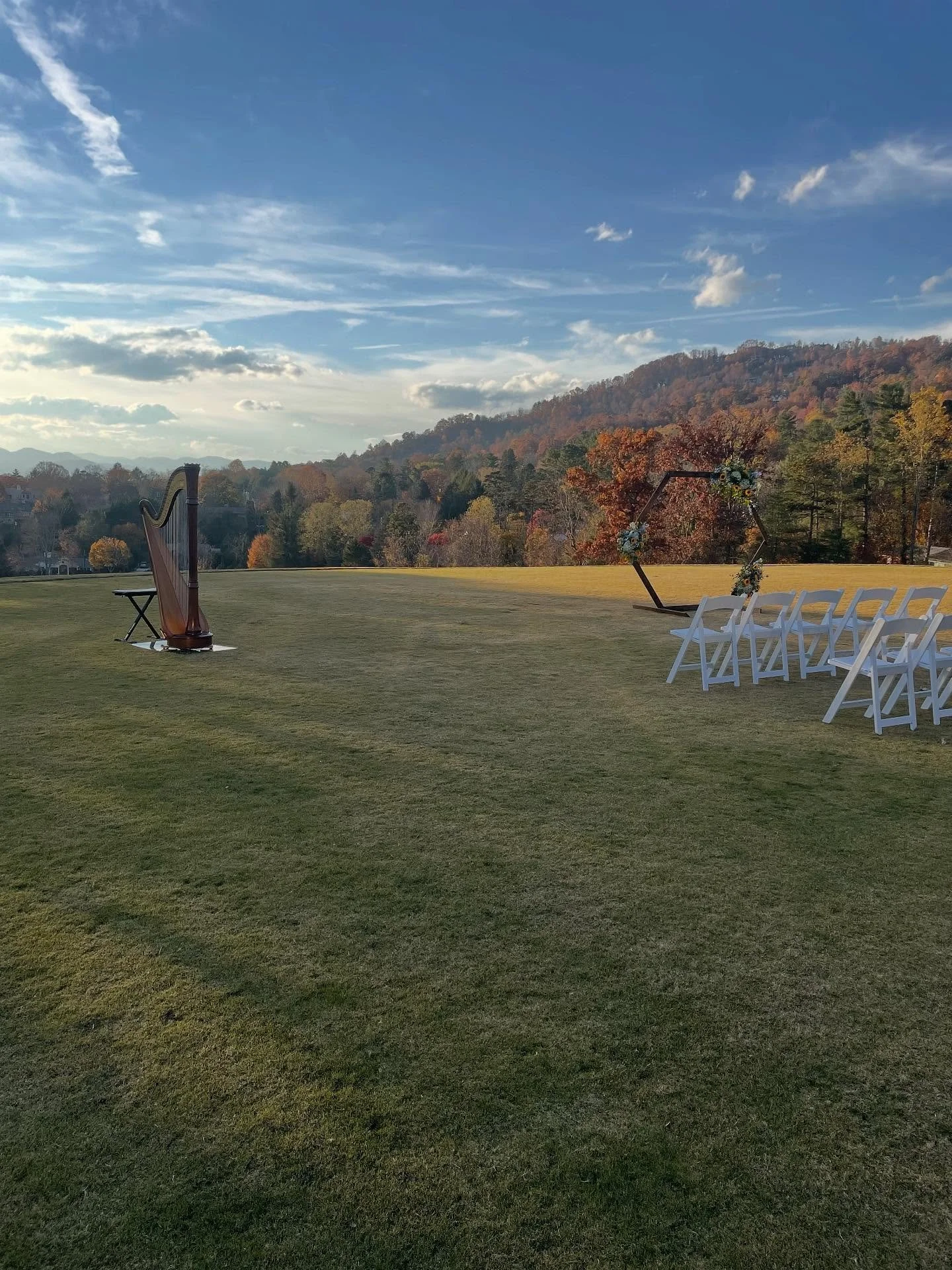 If you&rsquo;re on the fence, this is your sign that an autumn wedding in Asheville is absolutely BEAUTIFUL!

T + R wanted a small, elegant ceremony and, as always @countryclubofasheville delivered stunning views. Just look at those colors, look at t