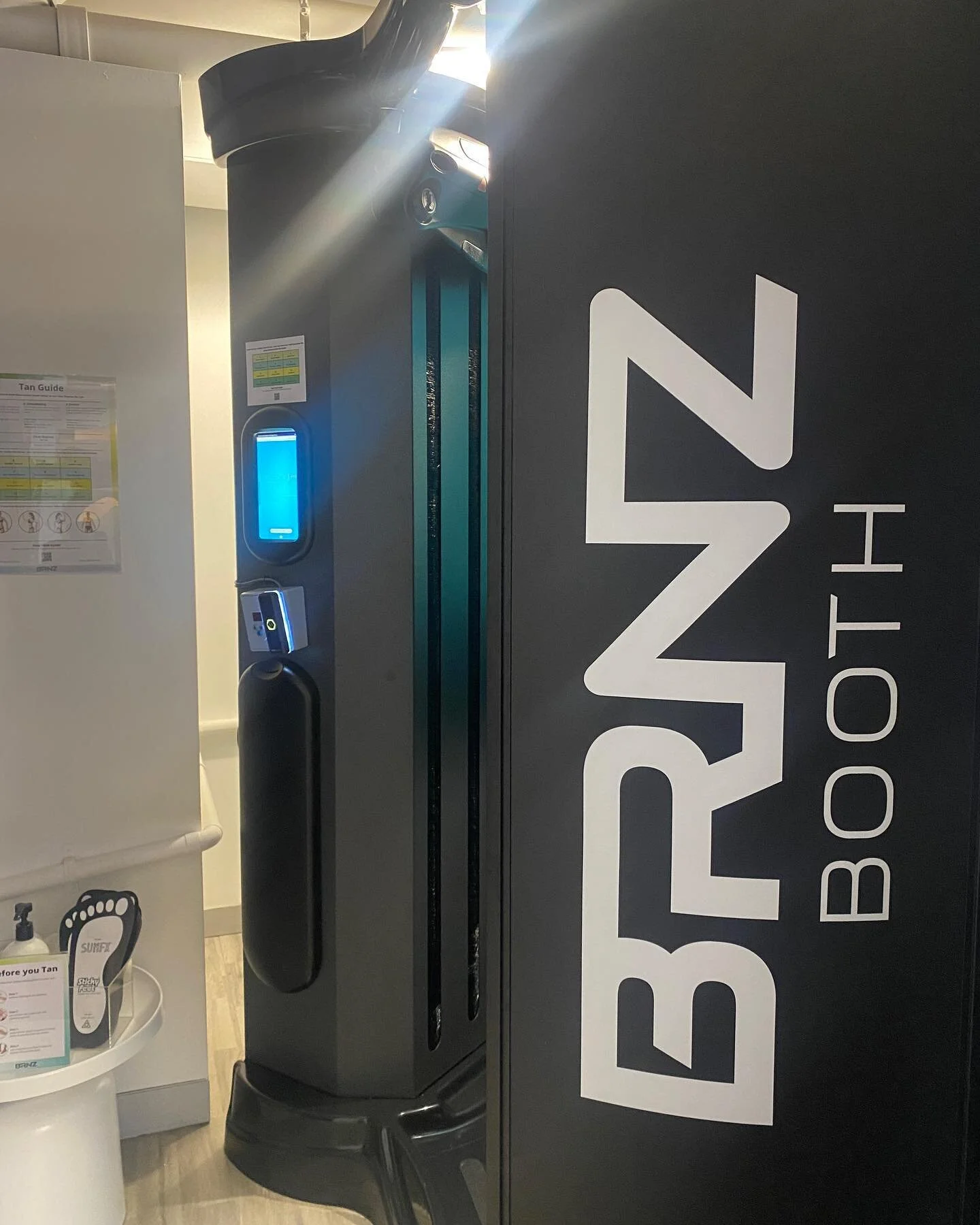 Want to keep that summer glow?We've got you
 Our automatic tan booth will change the way you tan
 &bull;No more getting nakey in front of anyone
&bull; Tan in less than 5 minutes
&bull; 24/7 studio access
&bull; Hydrating and high quality ingredients