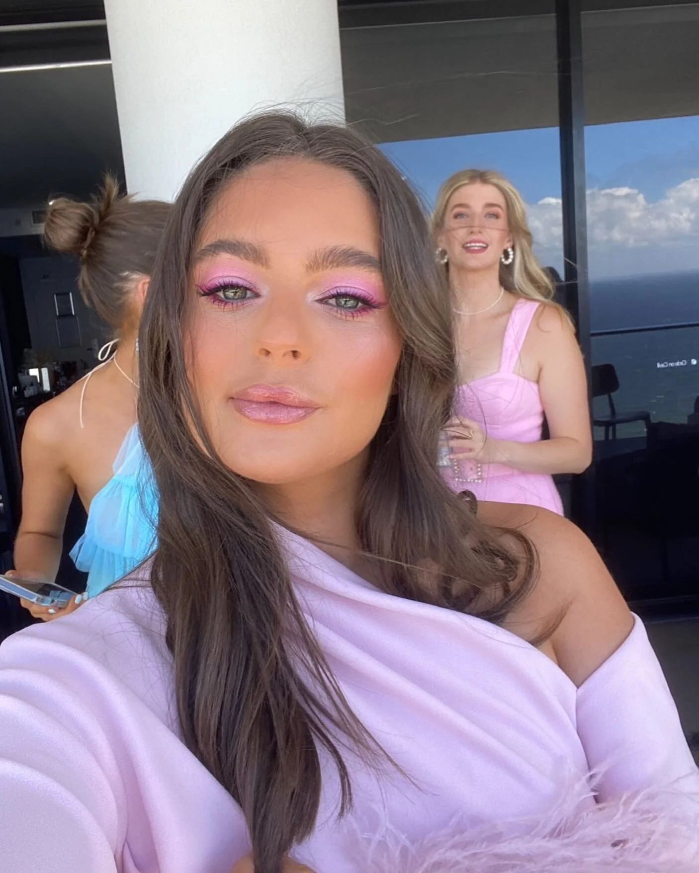 Happy international woman&rsquo;s day 🙌  @tessaflanigan serving us up some girl boss energy in shade smokin&rsquo; 

Come try us! 55% off your first tan 💜