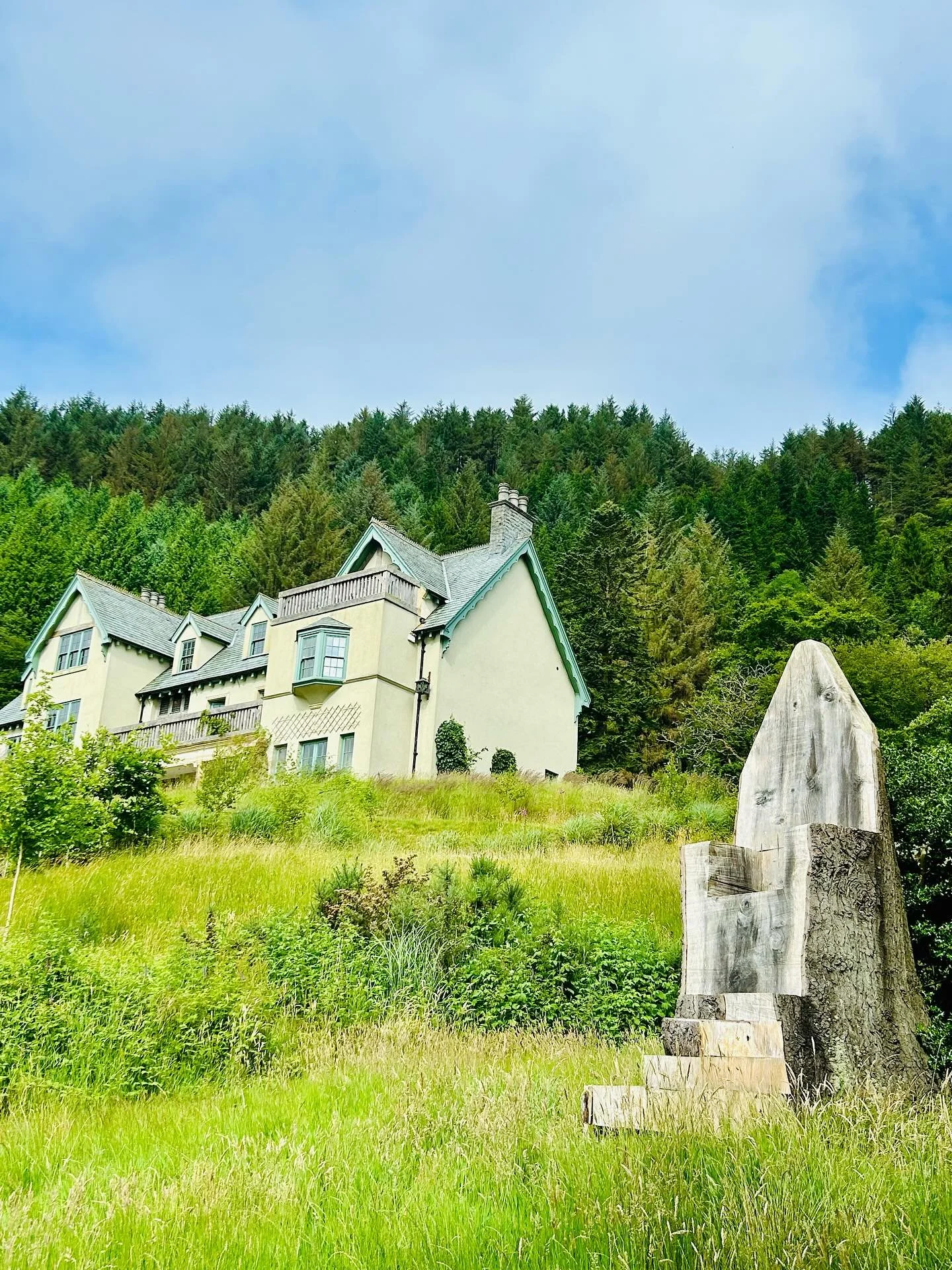 Thank you @thedreamingretreat in the lush forests of mid Wales for an enchanting weekend of&hellip;✨

🌱Connecting with nature 
🧘&zwj;♀️meditating
🎨 crafting 
🥙feasting 
🔥storytelling
🎧silent discos at dawn 
💗connecting with others 
🔮magical v