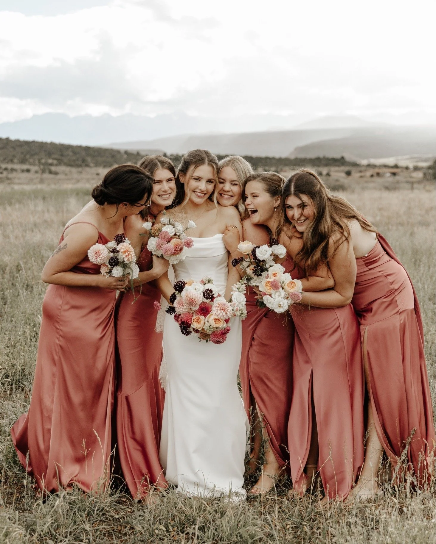 Every wedding morning tells its own story &mdash; filled with giggles, hairspray clouds, and quiet moments of reflection.

Watching a bride and her closest friends share this time together is pure magic. 💍

It&rsquo;s an honor every single time to h
