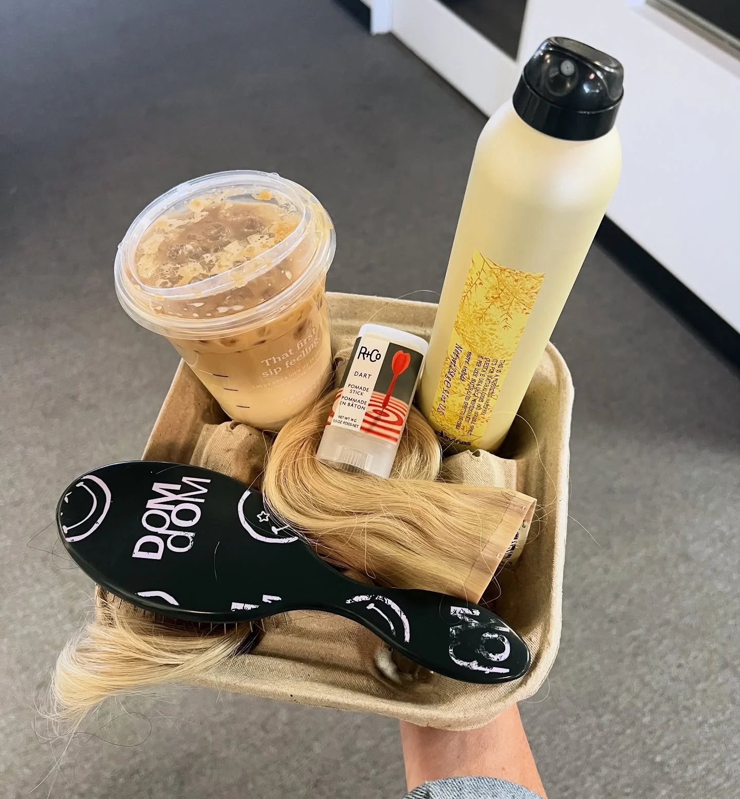 Happy Friday! Just a girl and a few of her favorite things. 💕

💜iced coffee
💜dart stick from @randco 
💜hairspray from @davinesnorthamerica 
🩷clip in extensions 
🩷hair brush from @domdomhair