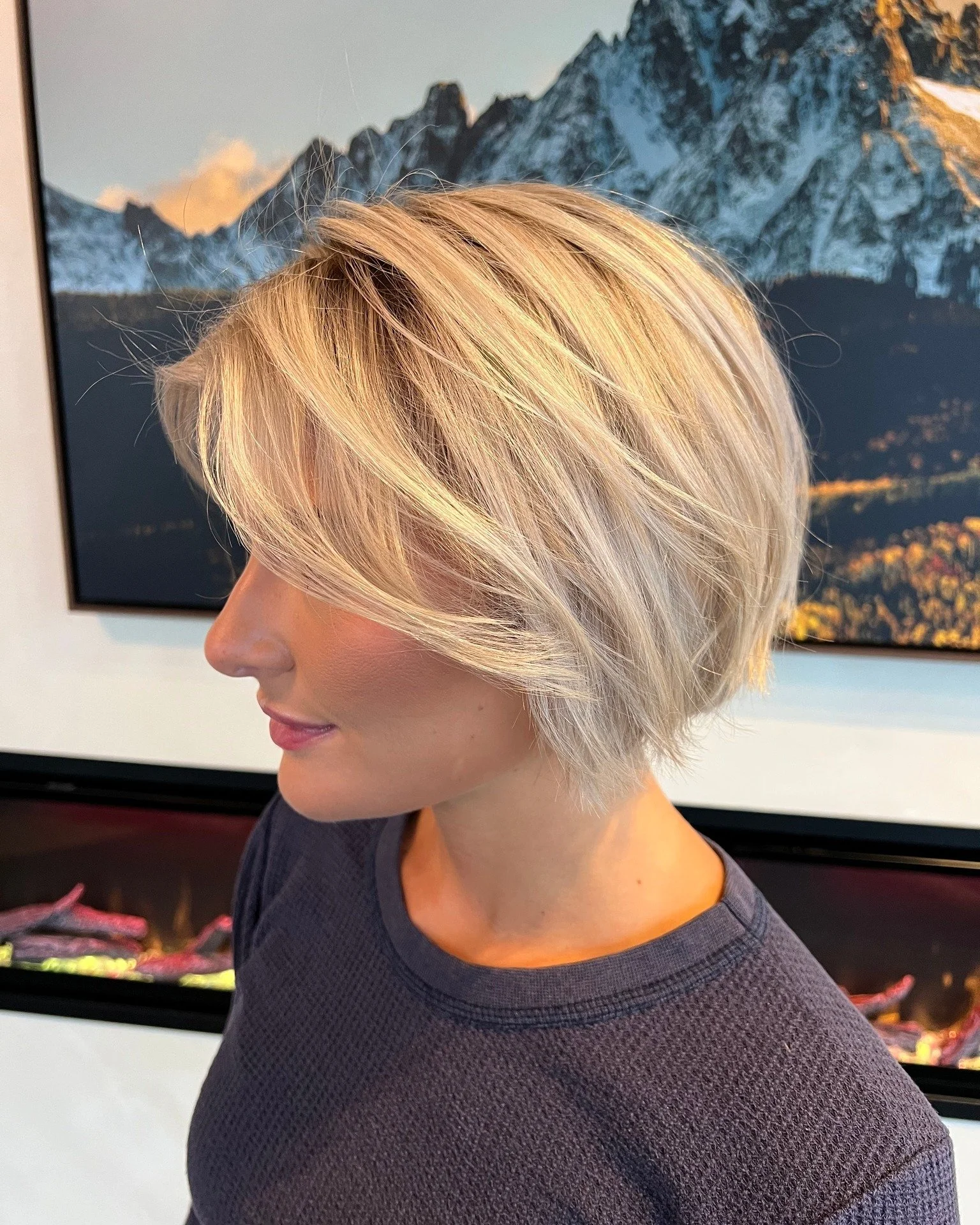A short blonde bob is one of those styles that looks effortless&hellip; but it thrives on intention. ✨

If you want your cut and color to stay sharp, bright, and beautifully shaped, here&rsquo;s what truly matters:

💇&zwj;♀️ 1. Regular trims every 6