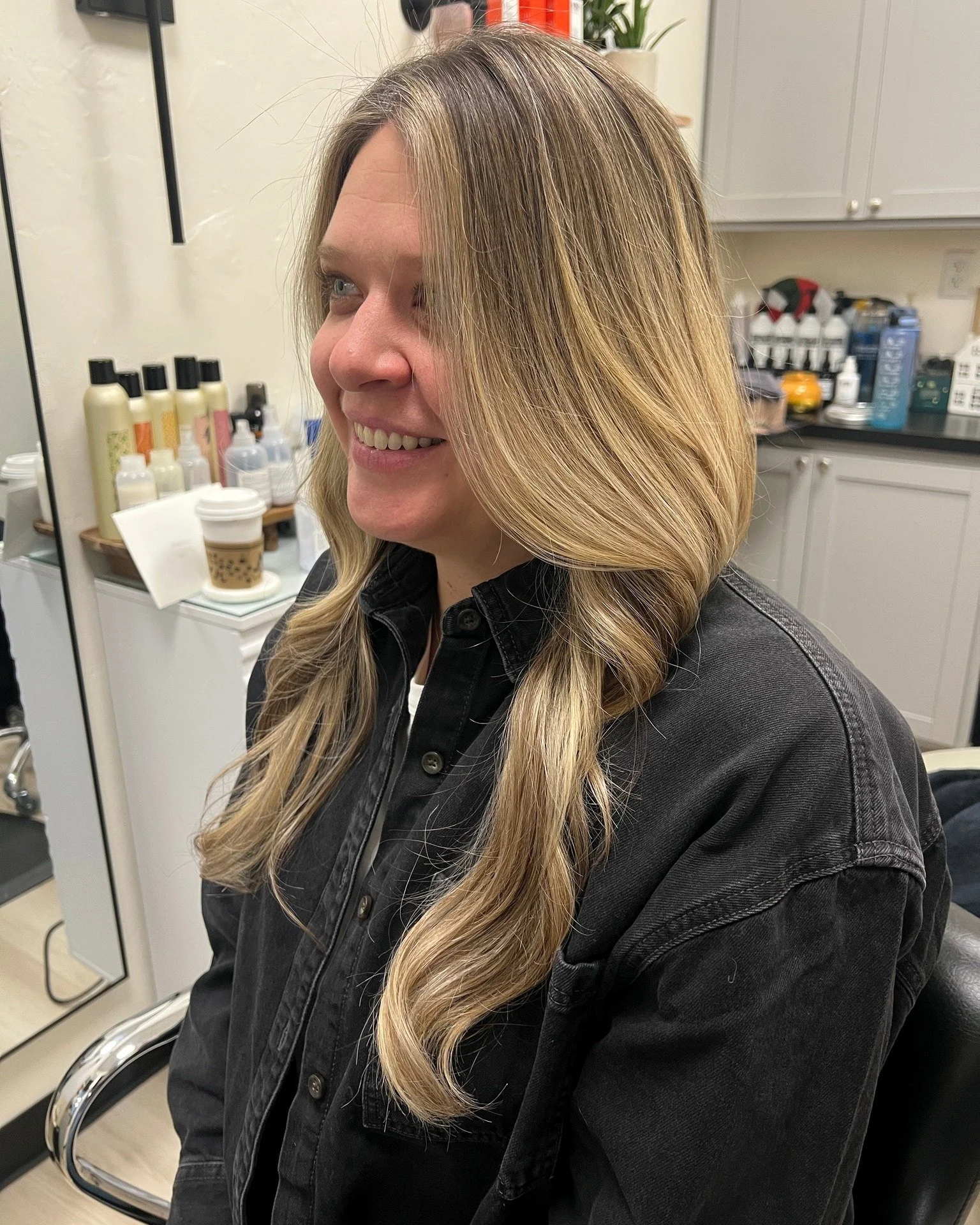 Looking at my client Melissa, you&rsquo;d never guess she has gray hair&hellip; right?

That&rsquo;s the magic of a good blend. 🤍

For years, we covered her gray with a solid brown and then added highlights on top to bring back the dimension that pe