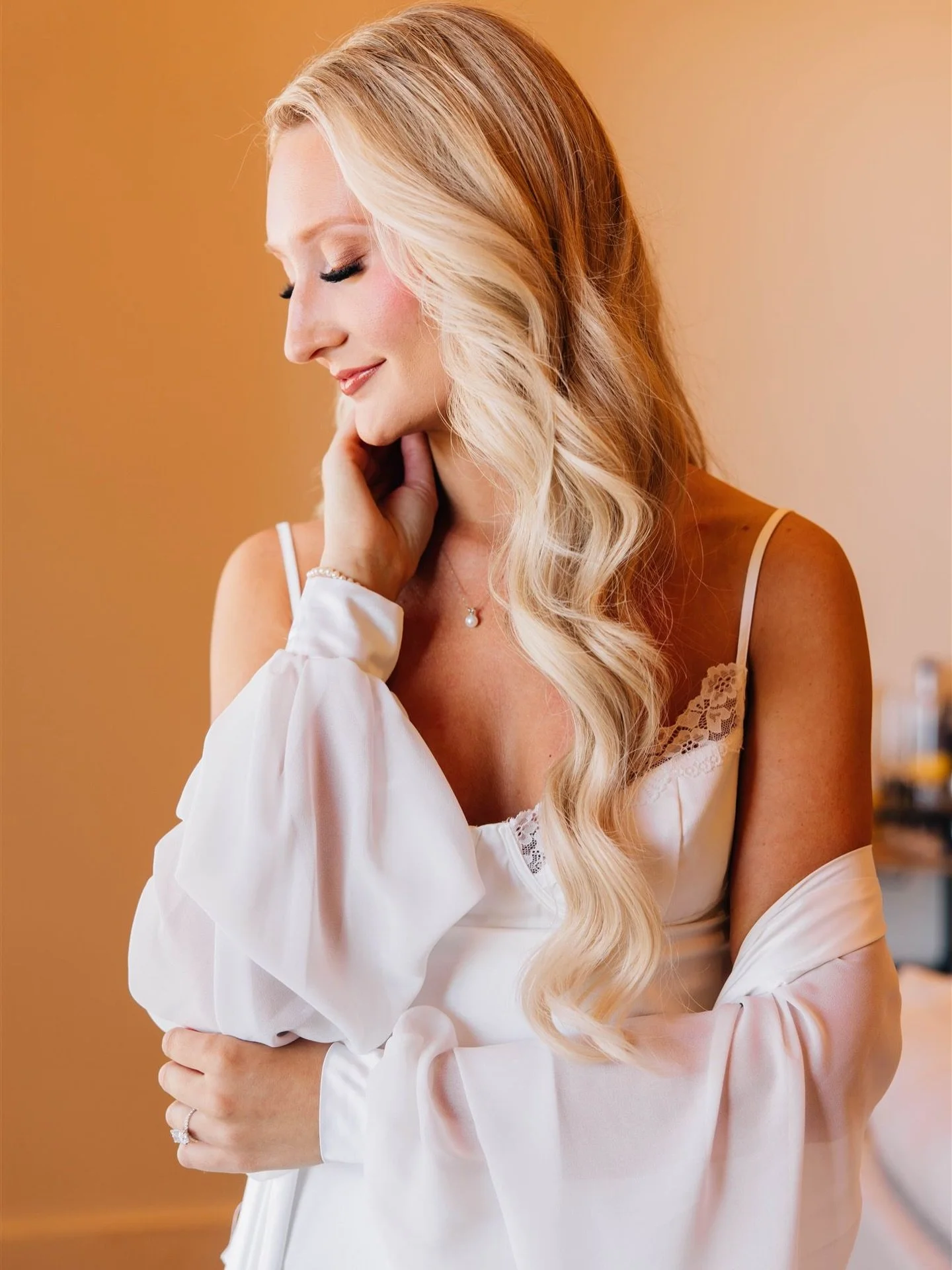 3 Secrets to having the LEAST stressful wedding morning possible: 

🤩 Having a Coordinator : This is something I didn&rsquo;t think that I would really need going into wedding planning, but let me tell you how RELAXED I was, and how much FUN I had o