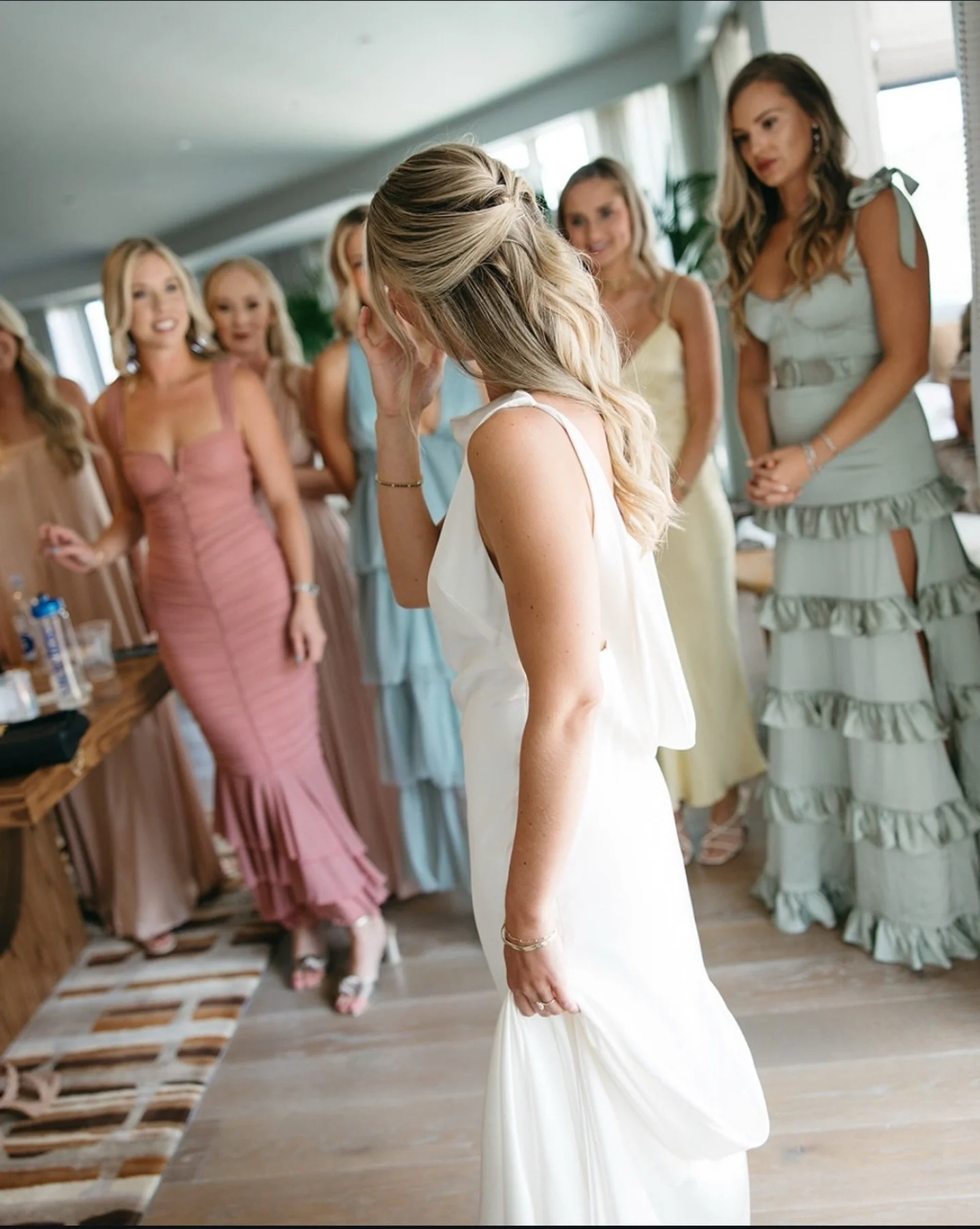 When you hire a professional bridal stylist, you&rsquo;re not just paying for hair &mdash; you&rsquo;re investing in a calm, organized, luxury experience from inquiry to &ldquo;I do.&rdquo; 🤍

Let&rsquo;s talk about what it&rsquo;s actually like to 