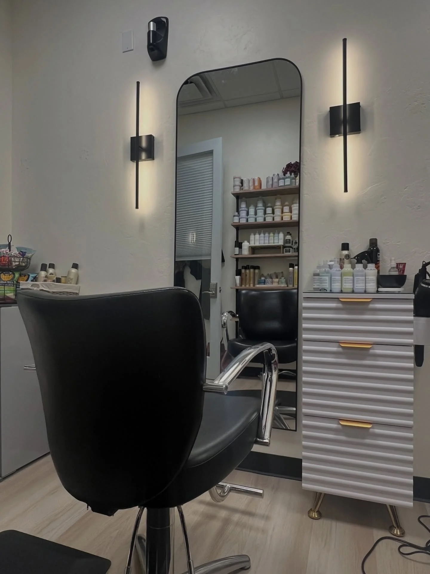 It&rsquo;s not just a color appointment.

When you sit in my chair, you&rsquo;re not getting a rushed highlight and a quick trim. 

You&rsquo;re getting years of advanced education, intentional formulation, precision cutting, and a stylist who is dee