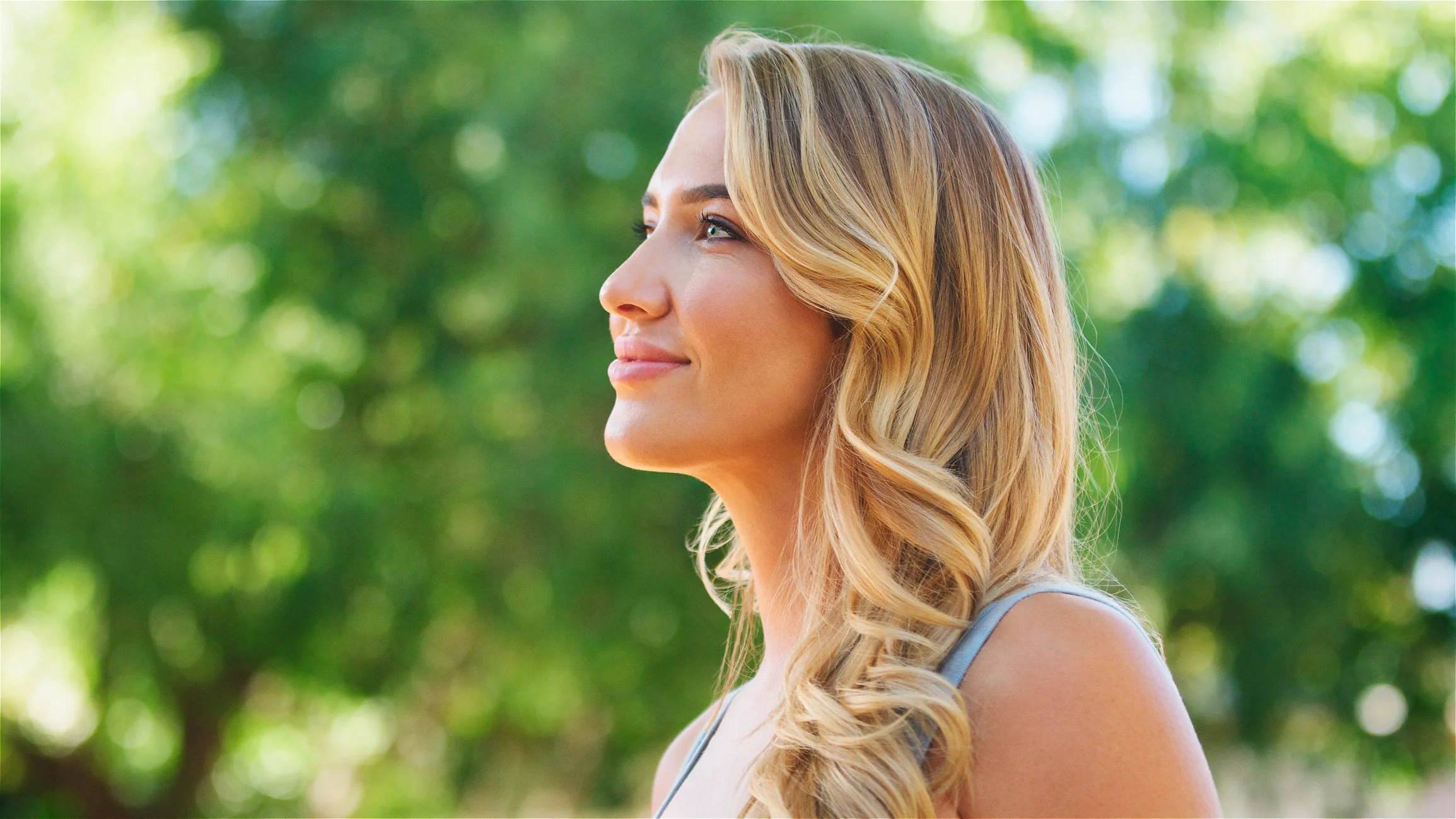 The Secret to Maintaining Dimensional Blonde Hair Between Appointments