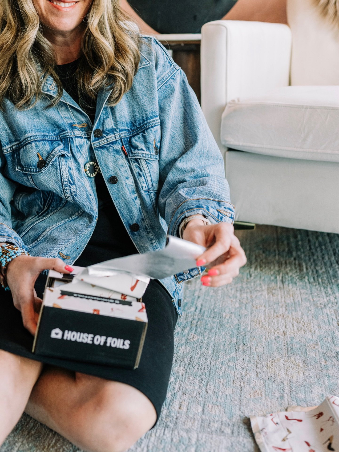 Hi, I&rsquo;m Annji.

I&rsquo;m the stylist you come to when you want:
 &bull; Consistent color &bull; Hair that grows out beautifully &bull; A calm, elevated experience

I specialize in soft, dimensional blondes and timeless bridal styling&mdash;
 w