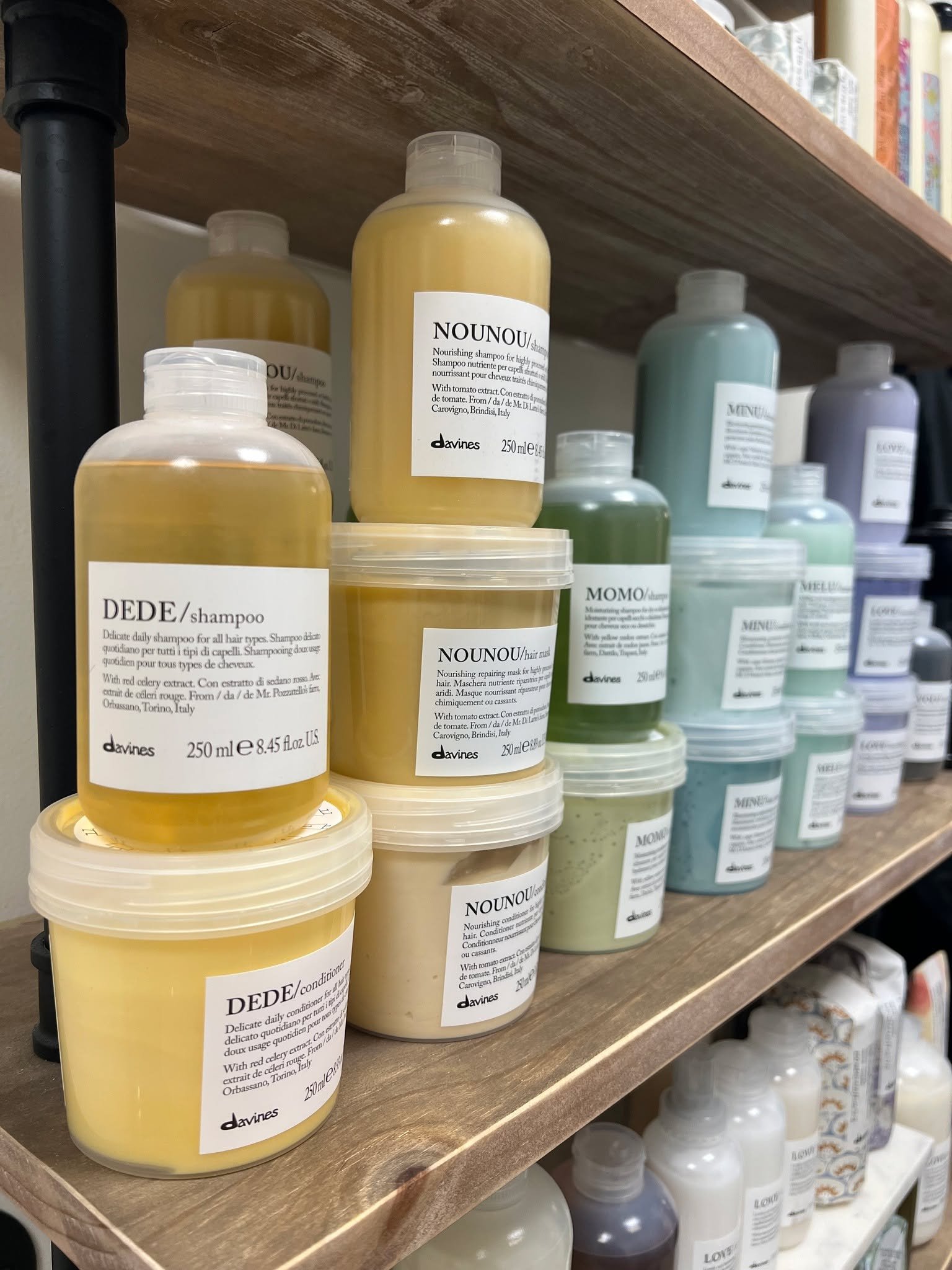 If your hair gets oily quickly, feels weighed down by heavy products, or you wash your hair frequently&hellip; this duo is for you. ✨

I recommend the Davines DEDE Shampoo and Conditioner Duo to clients who want their hair to feel clean, soft, and he