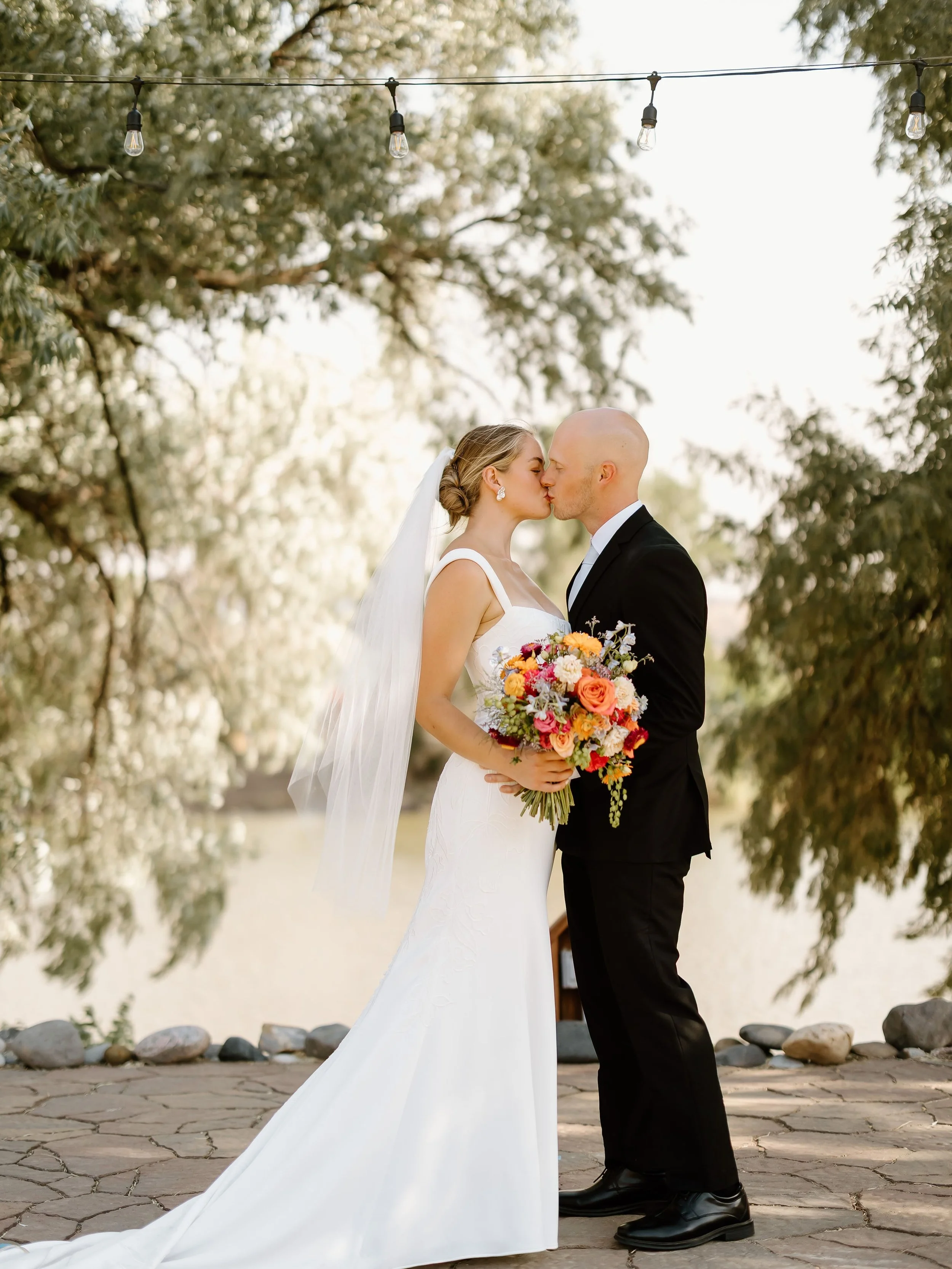 The beautiful thing about bridal hair isn&rsquo;t just creating something that photographs well&mdash;it&rsquo;s creating something that lasts.

This bride and I met for the very first time on her wedding morning. ❤️ She lives out of state while she&