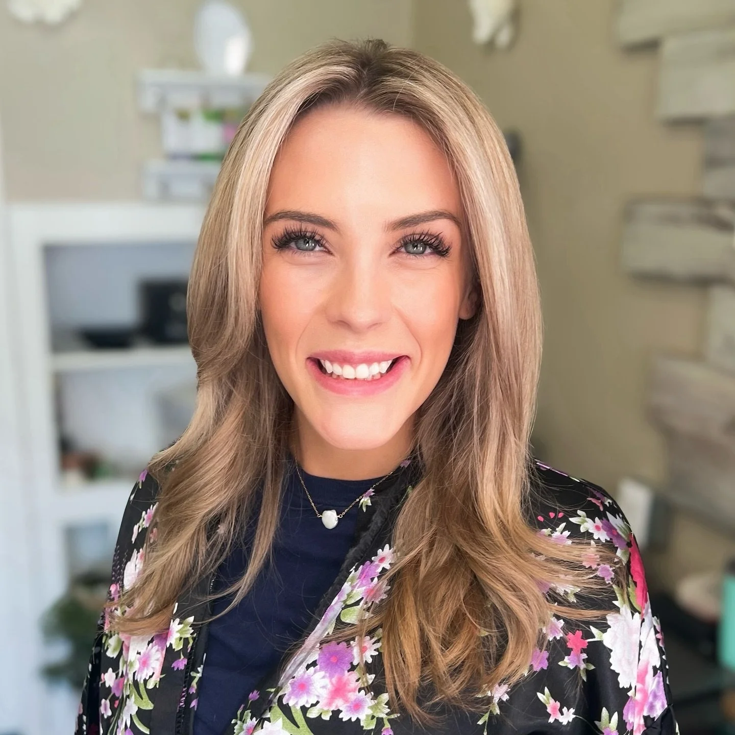 I&rsquo;ve learned that when color is done right, it doesn&rsquo;t just brighten your hair, it brightens your mood.

That&rsquo;s why I focus on creating blends that enhance your natural beauty, not overpower it.

Because when you look in the mirror 