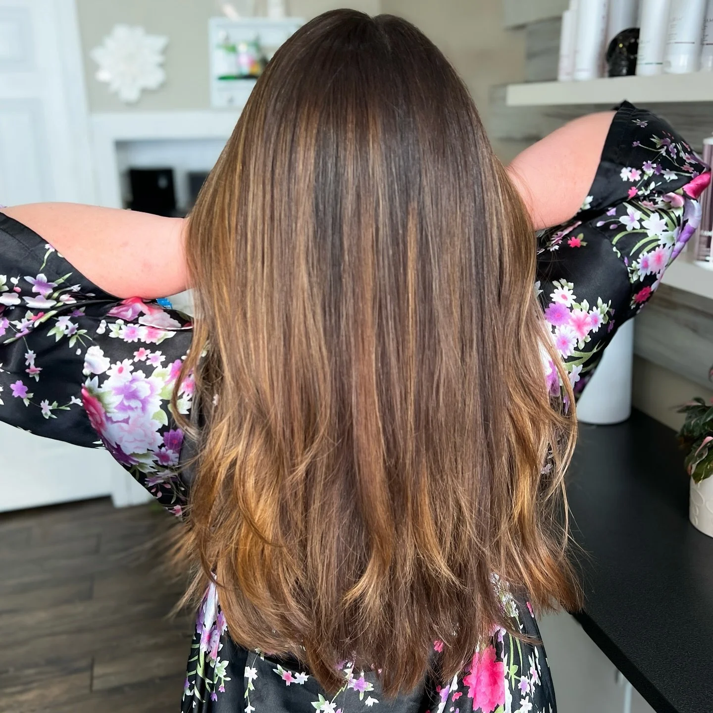 If you want your new shade to stay vibrant and glossy as long as possible, SAVE THIS POST!

The most important thing you can do after your color appointment is to wait a few days before washing your hair.

⏳ Give it at least 48 hours (72 if you can!)