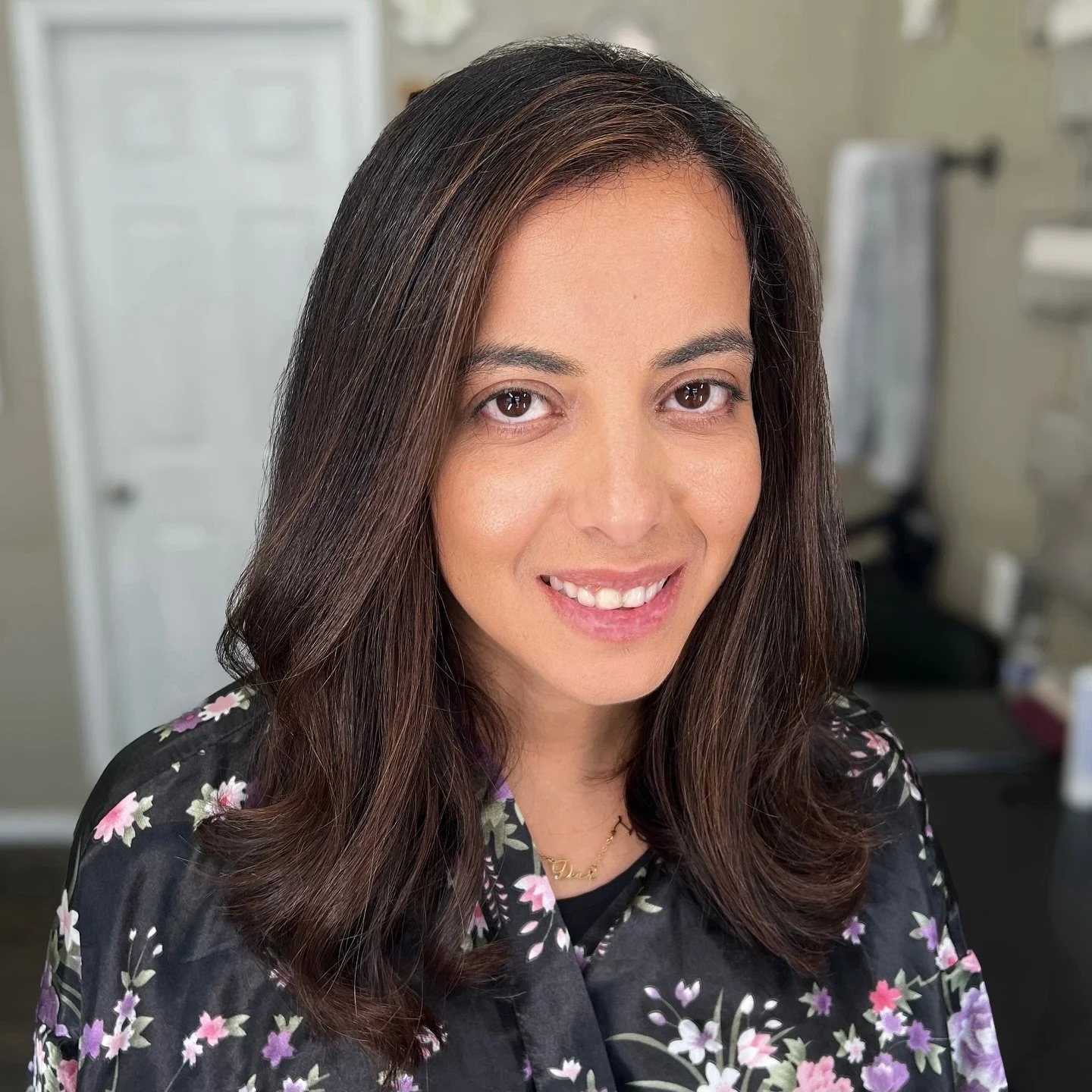 Healthy, radiant color **without the bleach.** 🤯

All of these soft highlights were created without lightener, proving you can have dimensional, glowing hair without compromising strength or shine.

This technique is ideal if you:
☀️ Want gentle, na