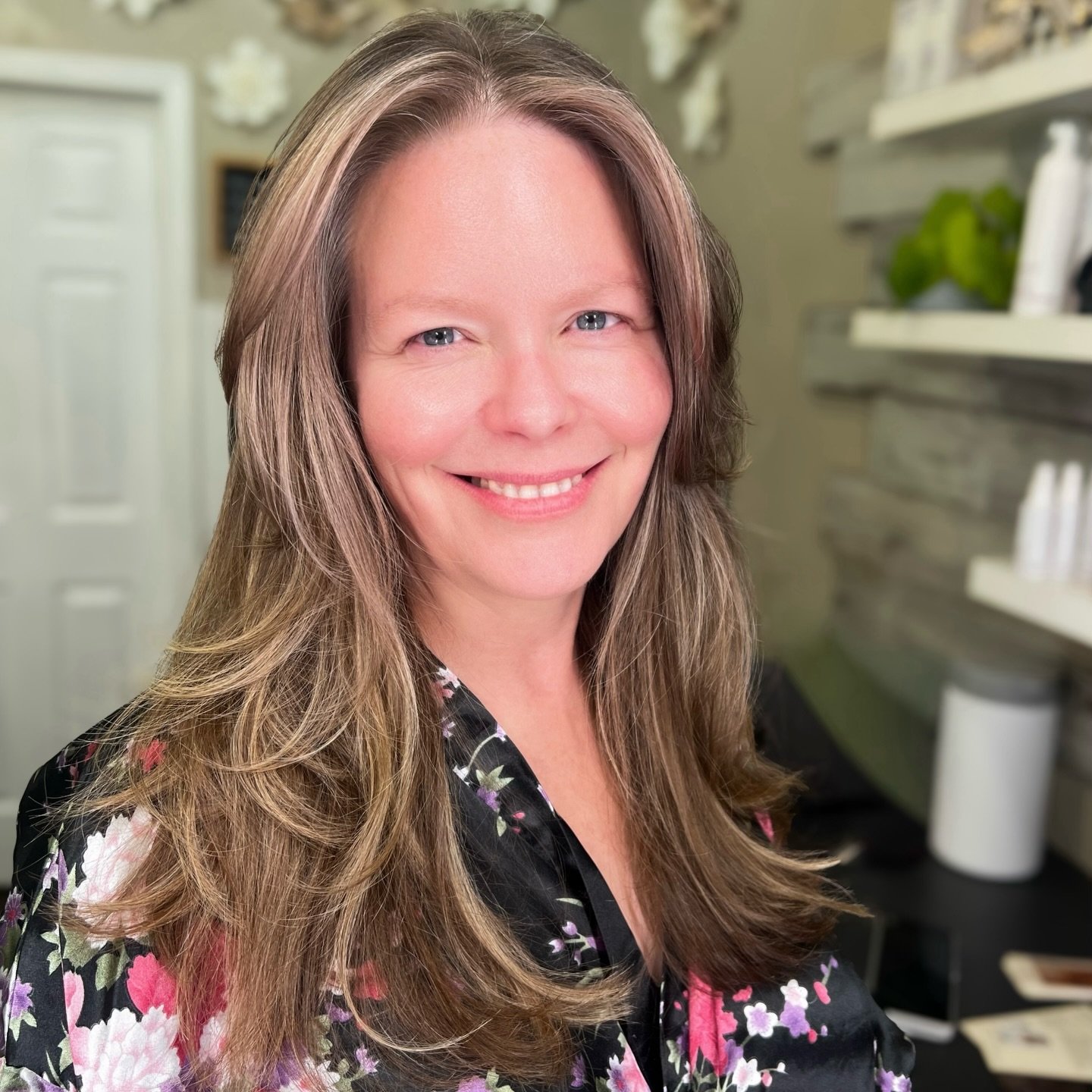 I especially love working with women 40+ who already know who they are 💪

My role isn&rsquo;t to reinvent you, it&rsquo;s to support your confidence with hair that feels polished, intentional, and all you.

You bring the presence, life experience, a