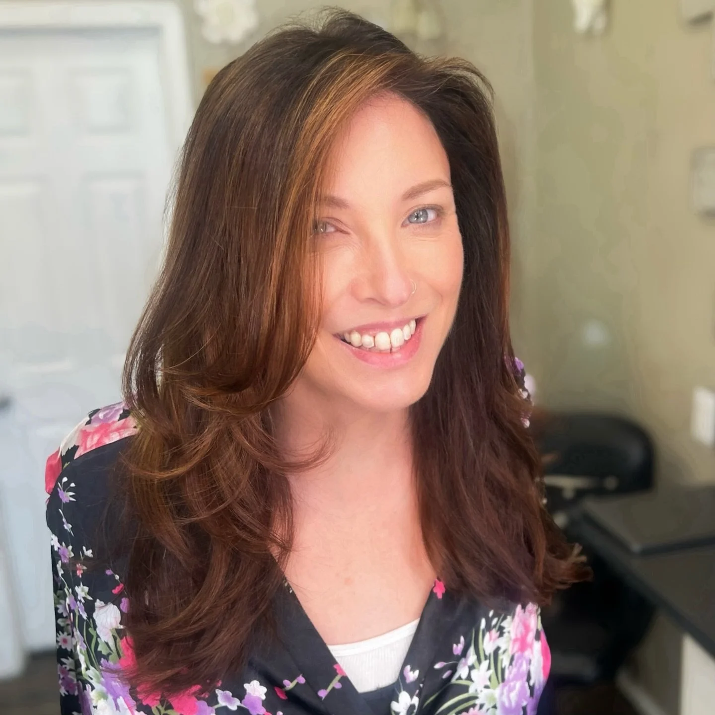 My approach is not about doing more,
it&rsquo;s about refining what&rsquo;s already there.

This brunette refresh was all about soft dimension, warmth in the right places, and bringing the color back into balance so it feels rich, healthy, and intent