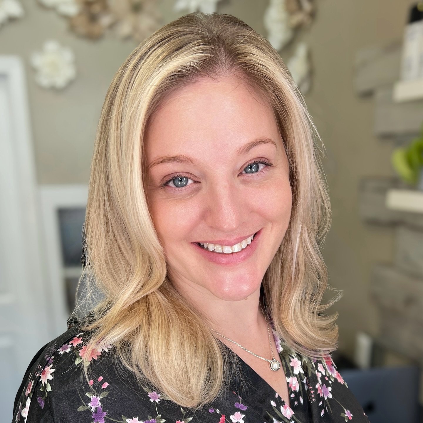 One of the biggest compliments you can give me is trusting me with the people you care about 🙏

When you refer a friend or family member to me, it tells me you feel confident in the experience I provide- and that means everything to me!

As a small 